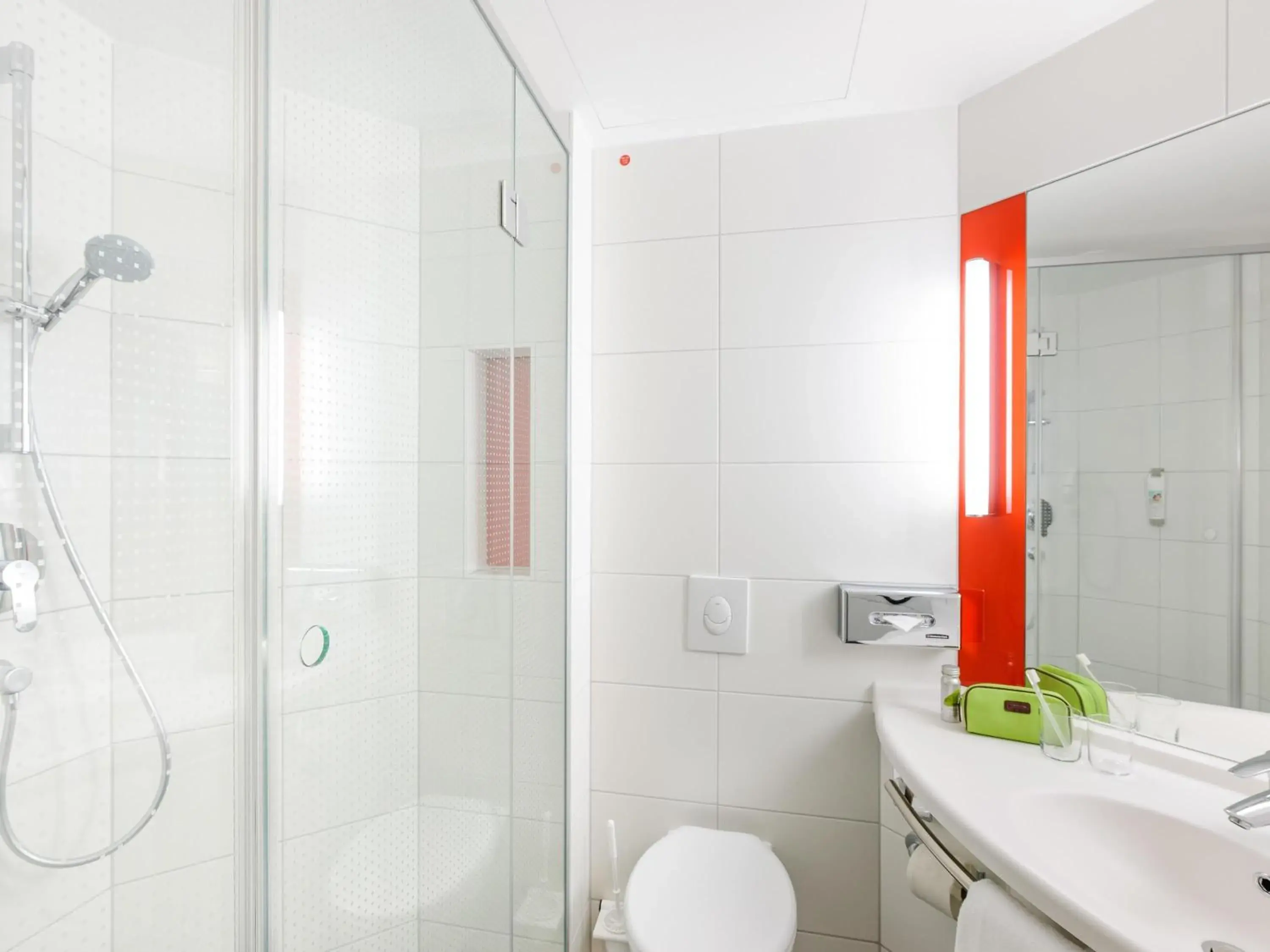 Bedroom in Ibis Berlin Hauptbahnhof Bedroom in Ibis Berlin Hauptbahnhof