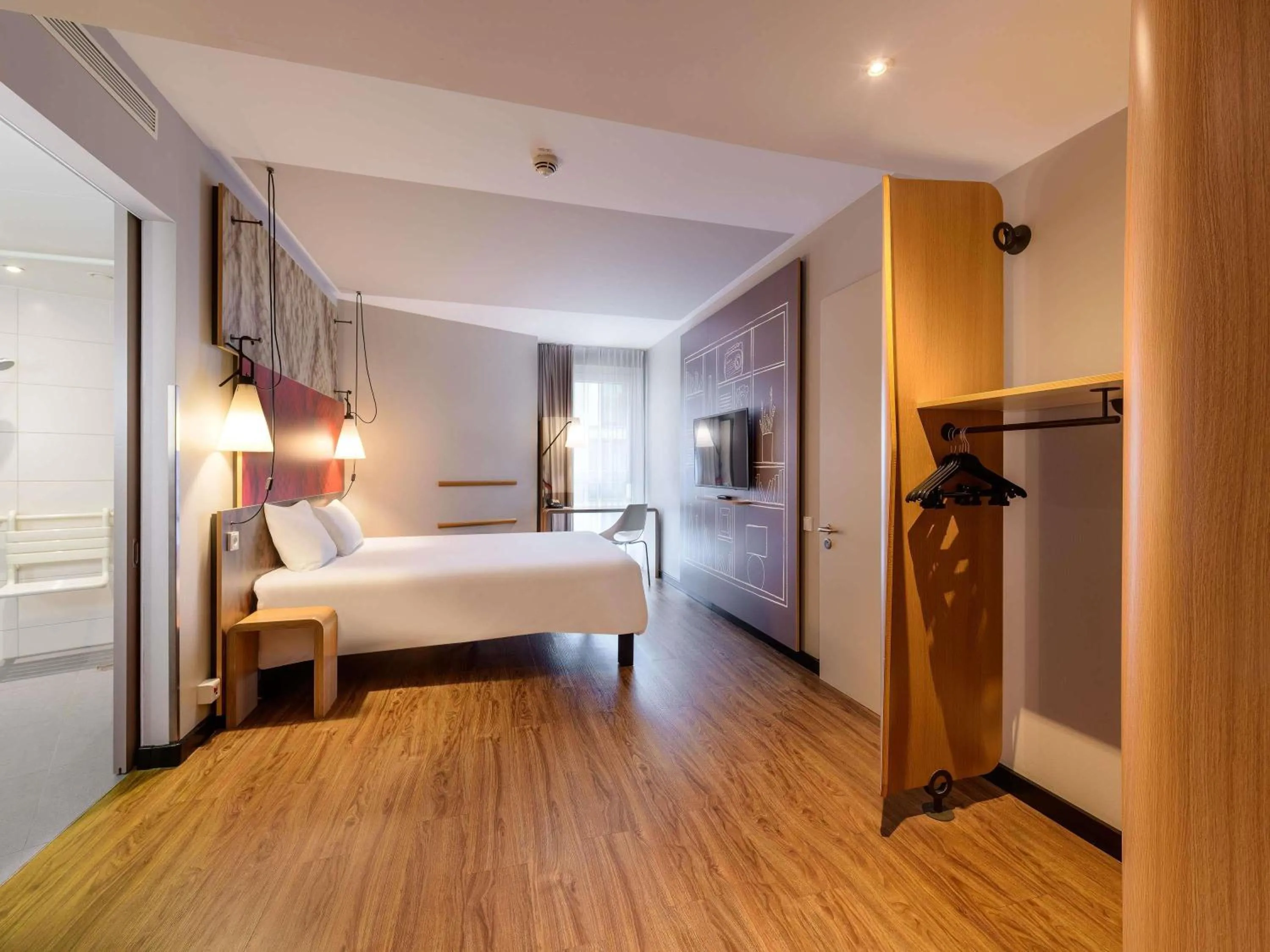 Bedroom, Bed in Ibis Berlin Hauptbahnhof