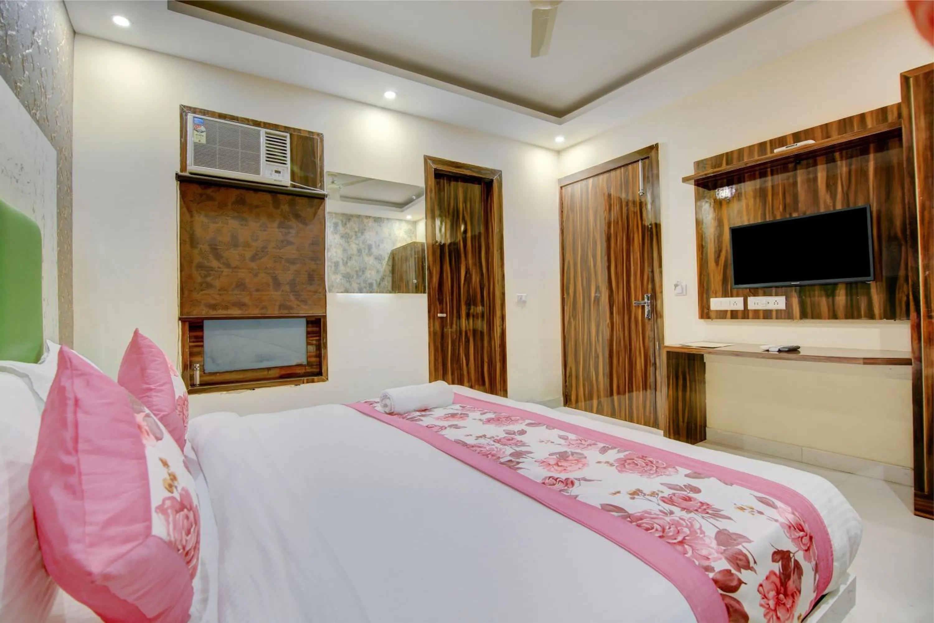 Bed in Smart Signature Hotel