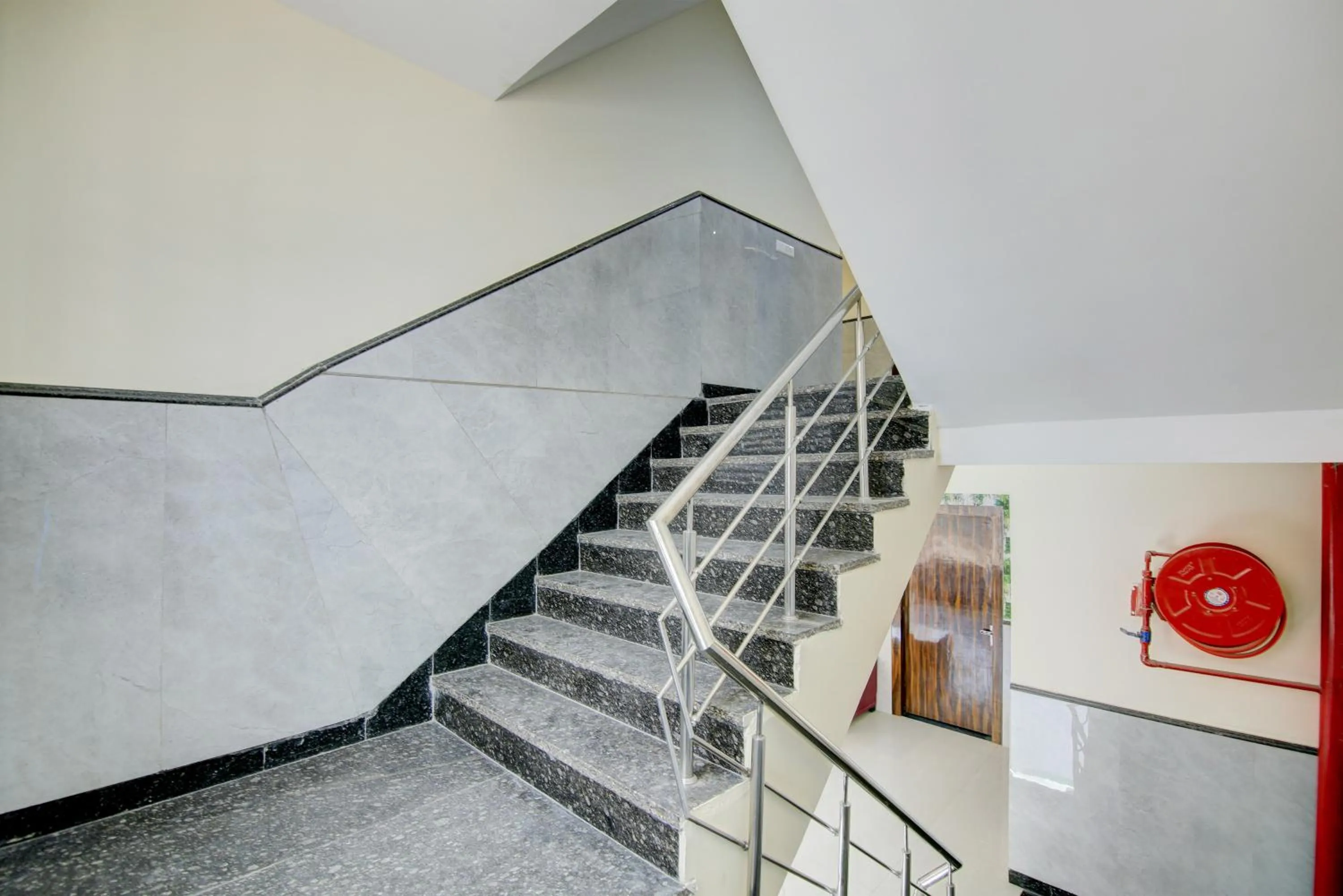 Smart Signature Hotel