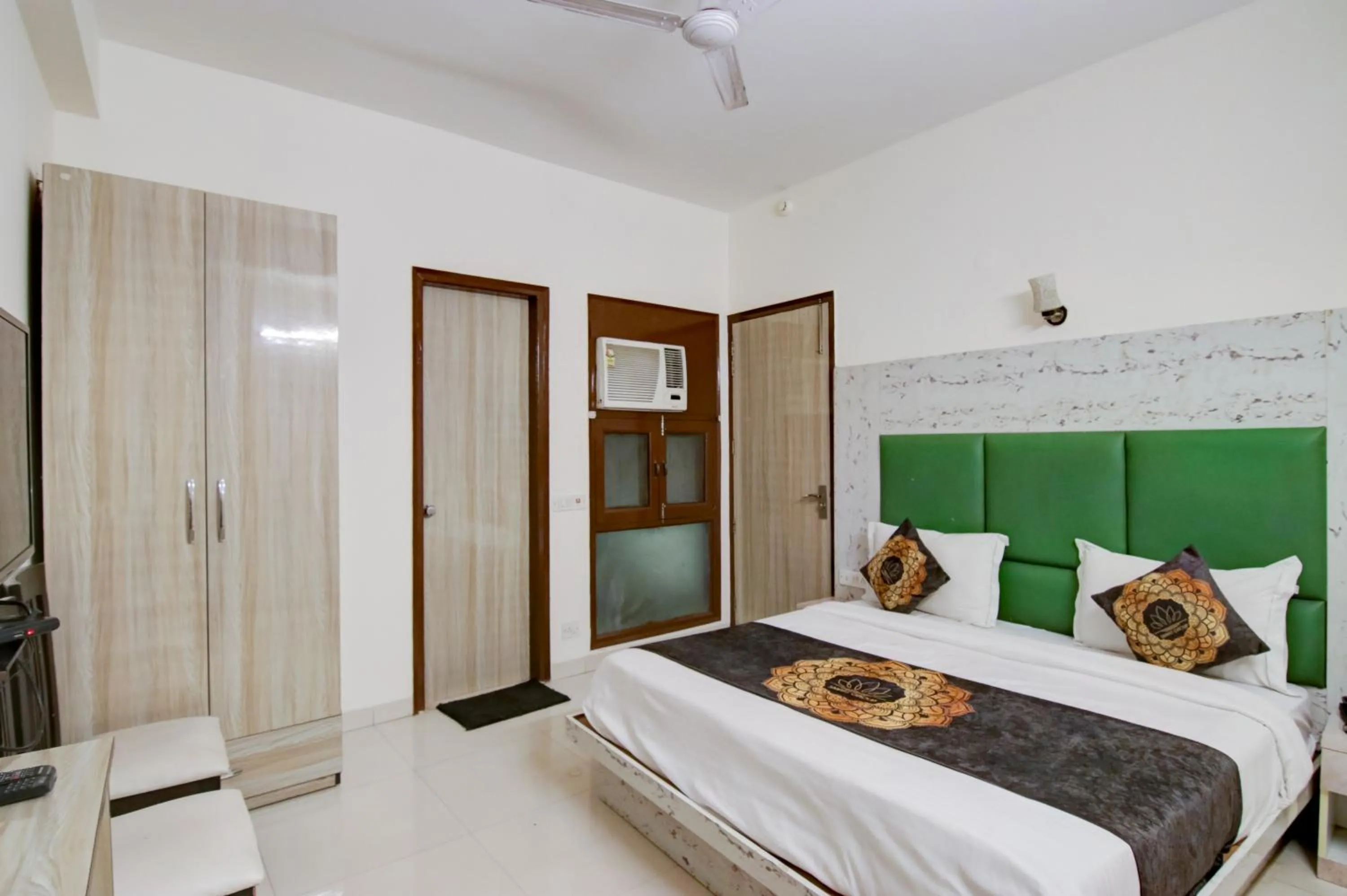 Bed in Smart Signature Hotel