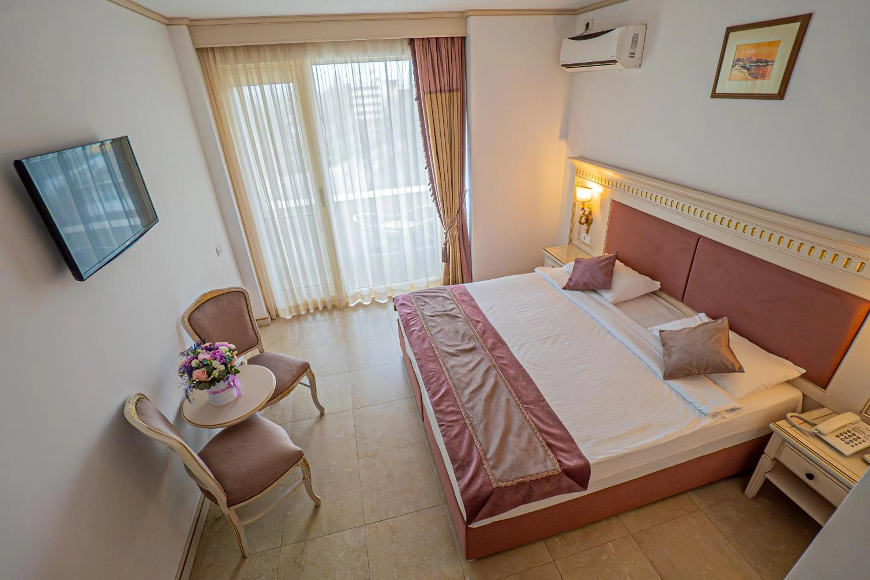 Bed in Hotel Sulina International