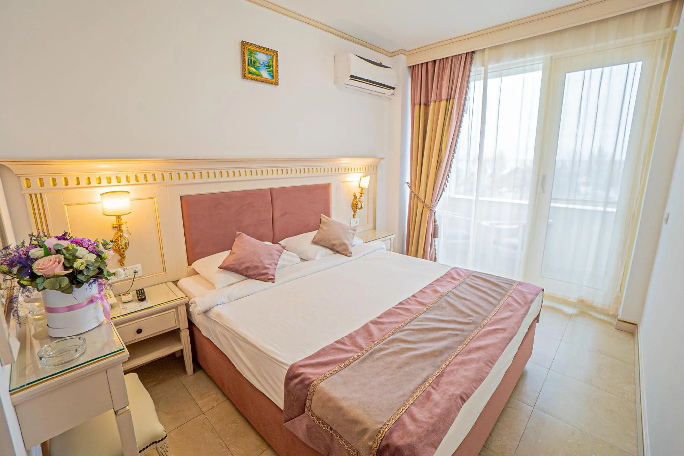 Bed in Hotel Sulina International