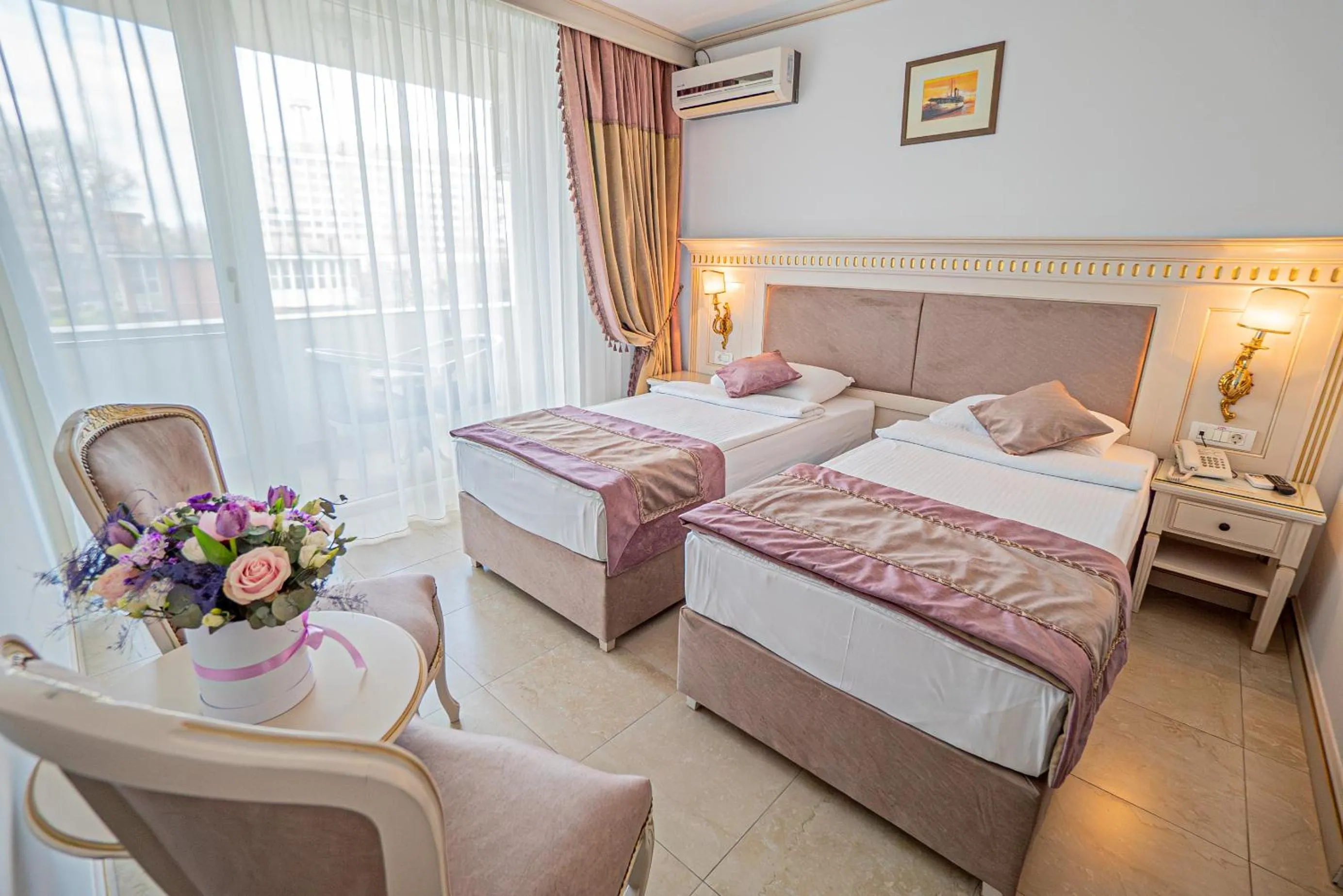 Bed in Hotel Sulina International