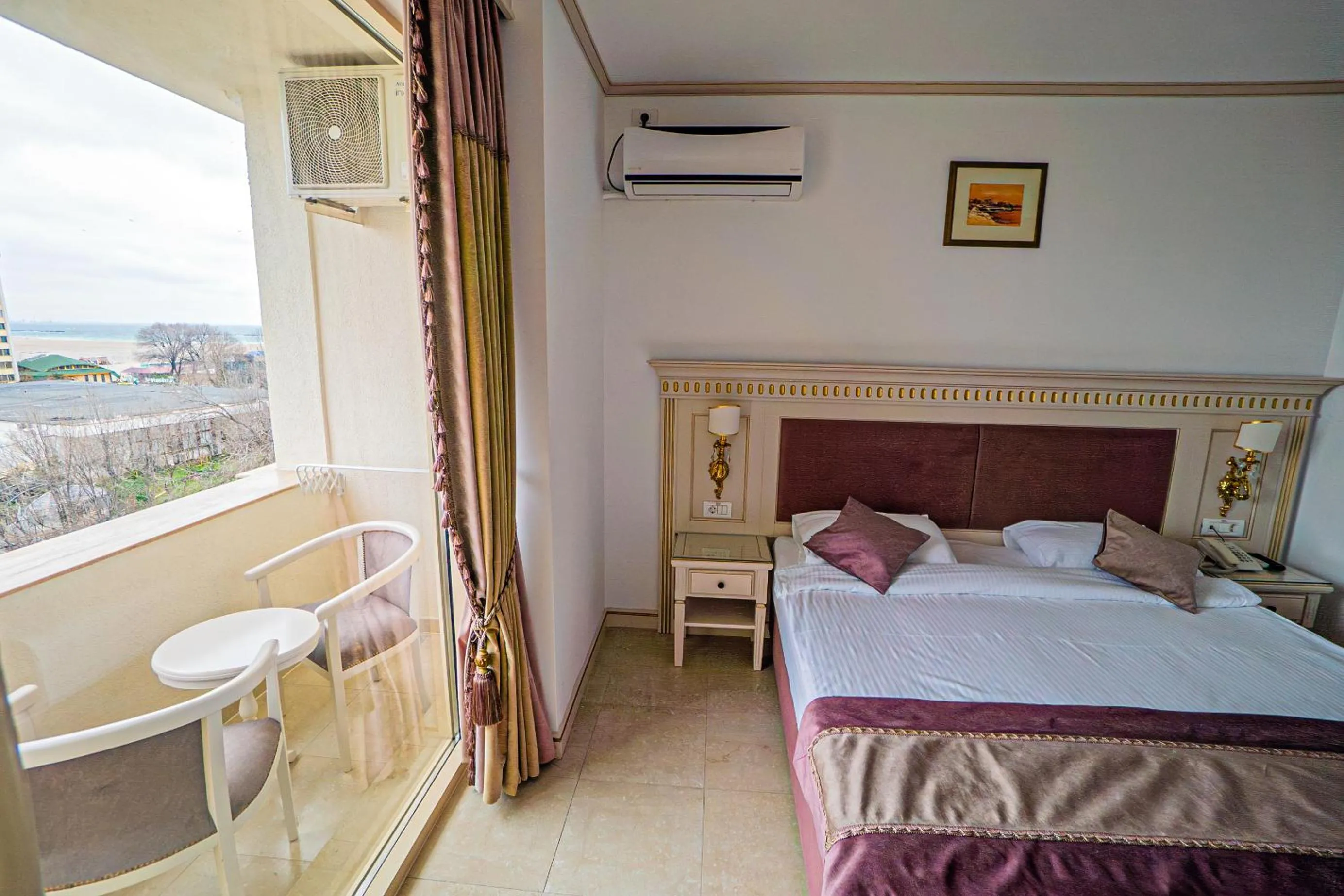 Bed in Hotel Sulina International