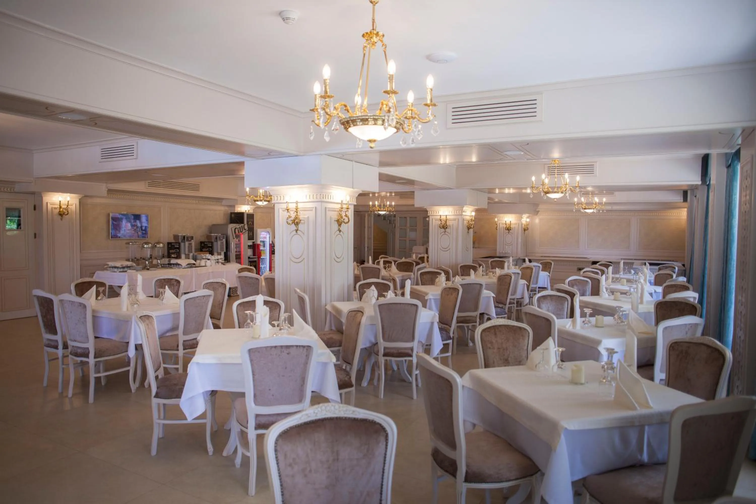 Restaurant/places to eat in Hotel Sulina International