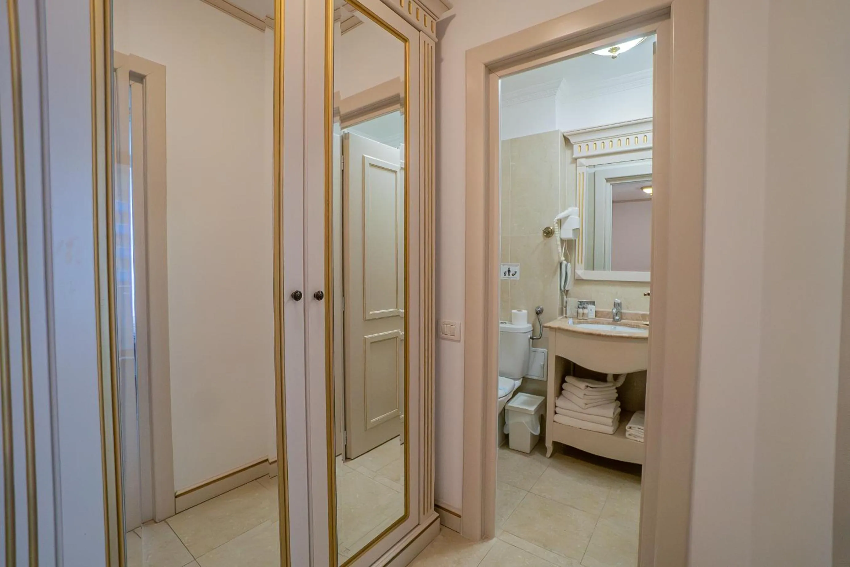 Shower in Hotel Sulina International