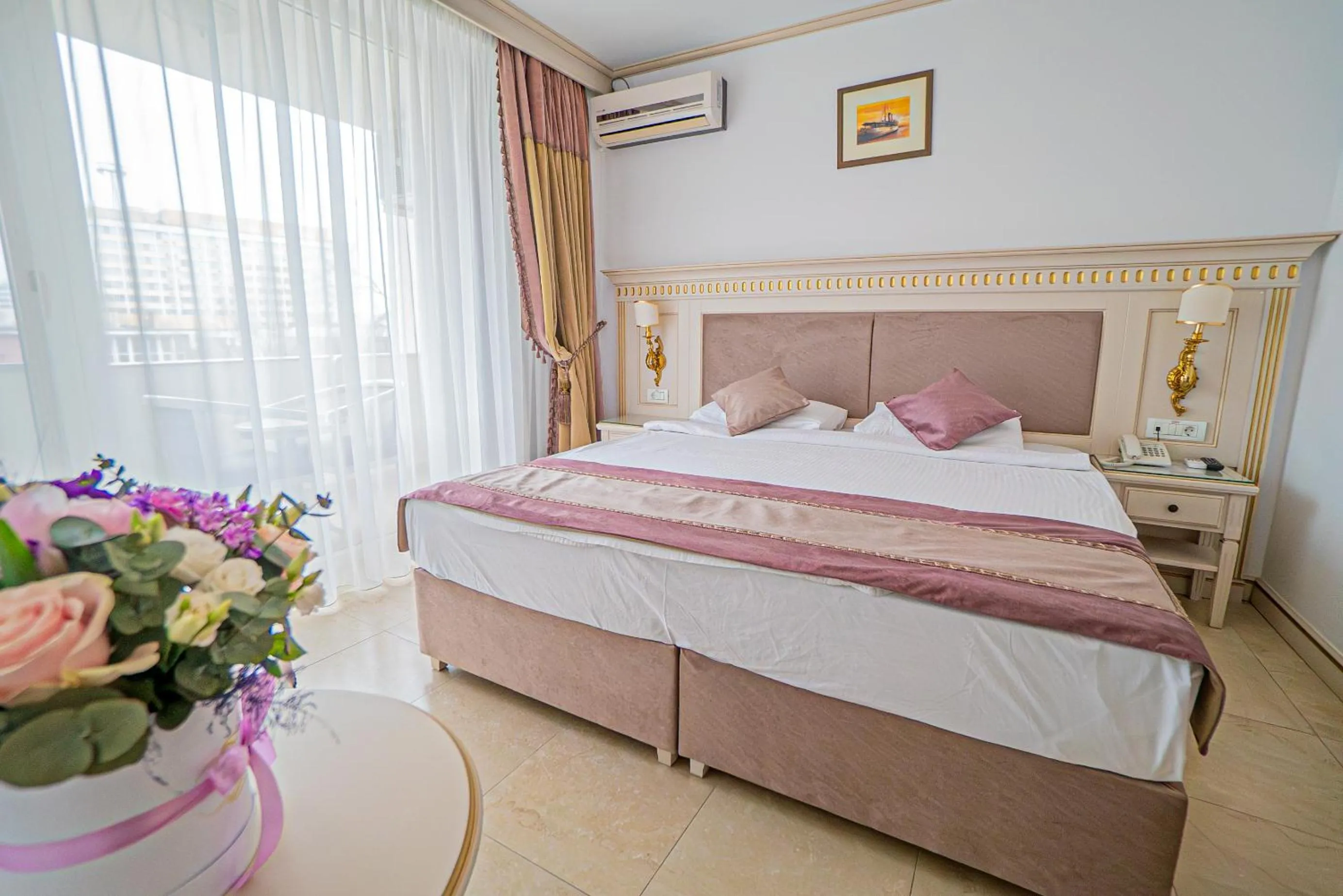 Bed in Hotel Sulina International