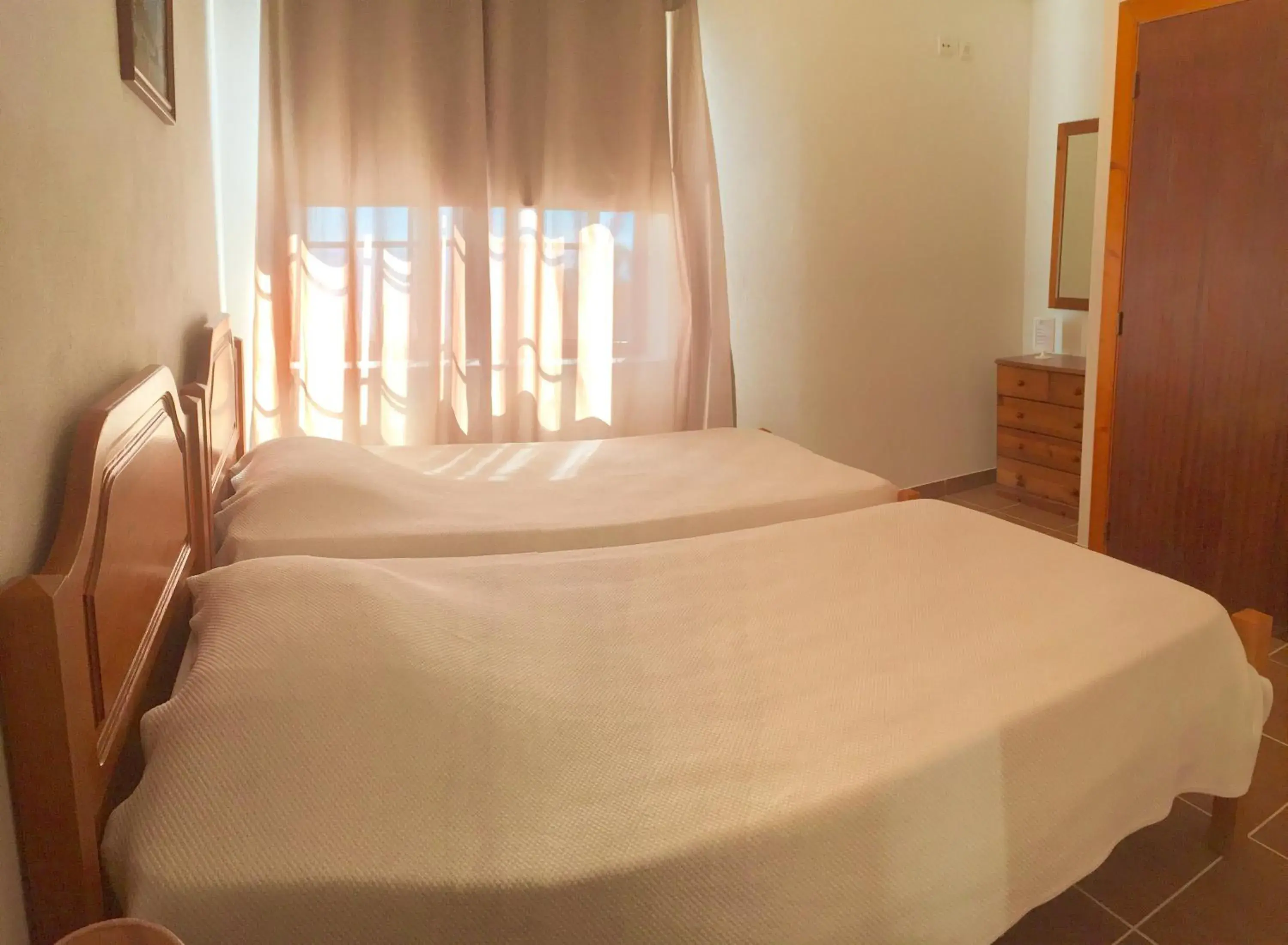 Economy Twin Room in Residencias Varadouro Economy Twin Room in Residencias Varadouro