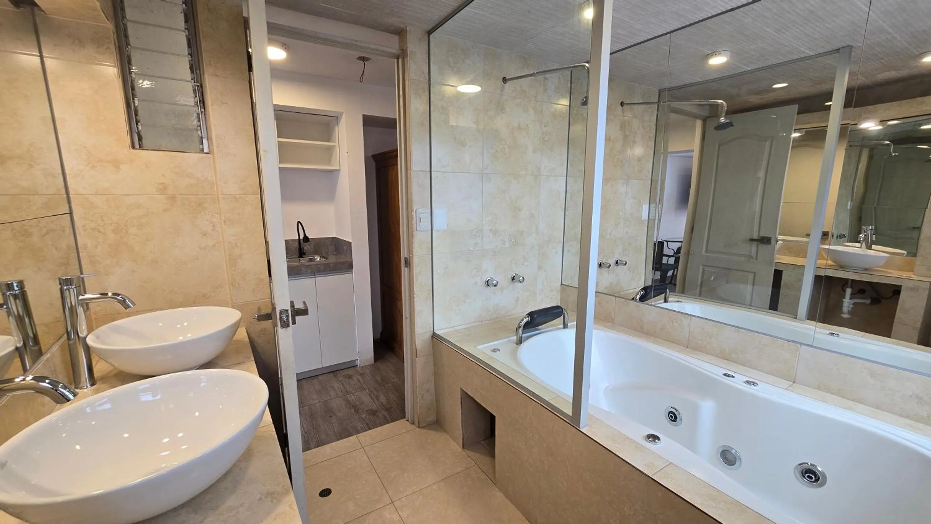 Shower in Hotel Cusco Museo