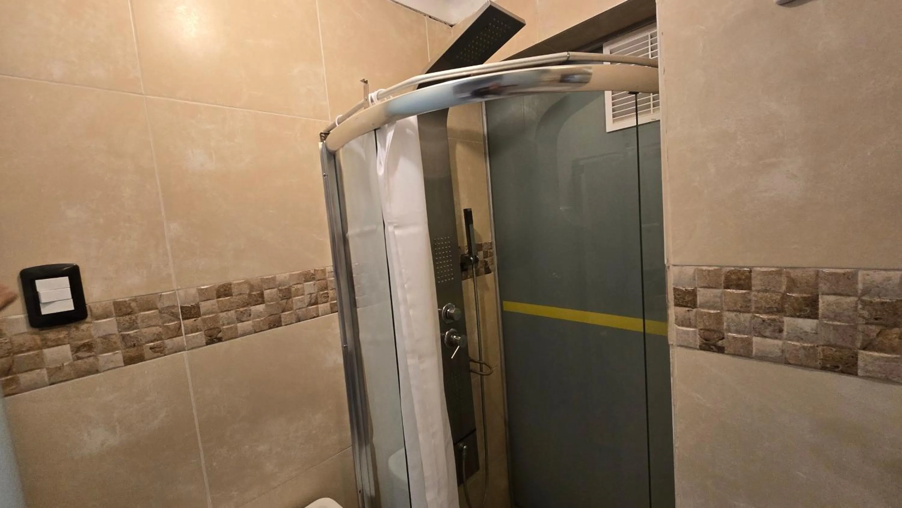 Shower in Hotel Cusco Museo