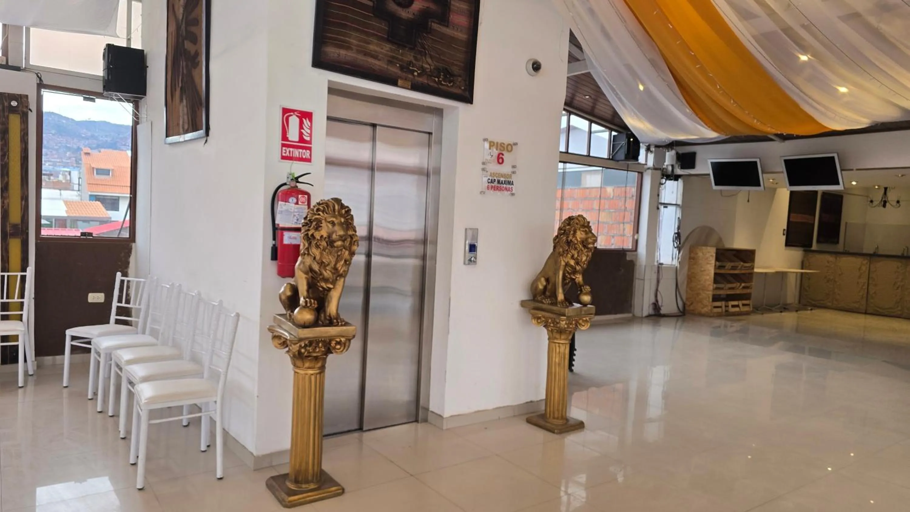 Seating area in Hotel Cusco Museo