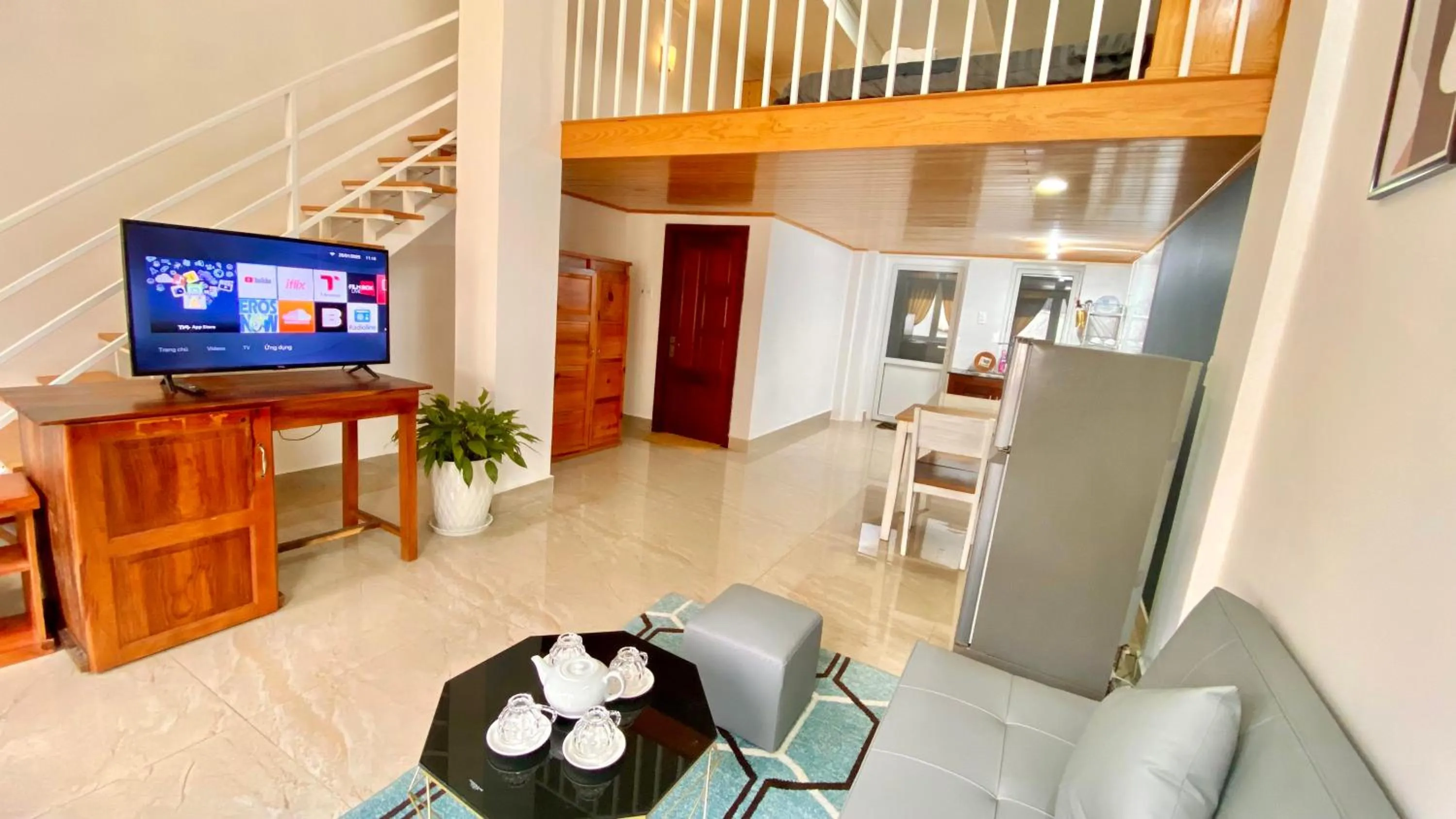 Communal lounge/ TV room in Lê Mùi Hotel - Apartment