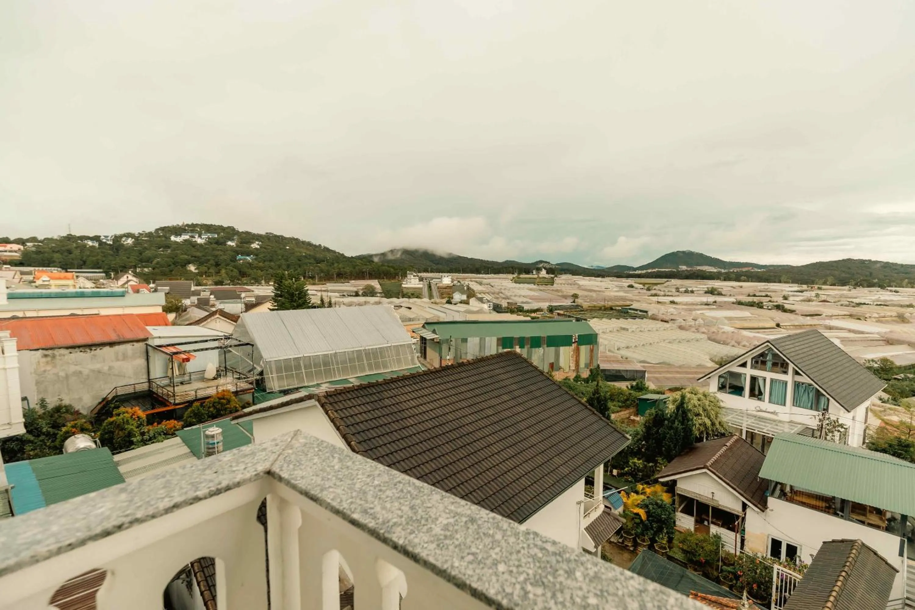 Nearby landmark in Lê Mùi Hotel - Apartment