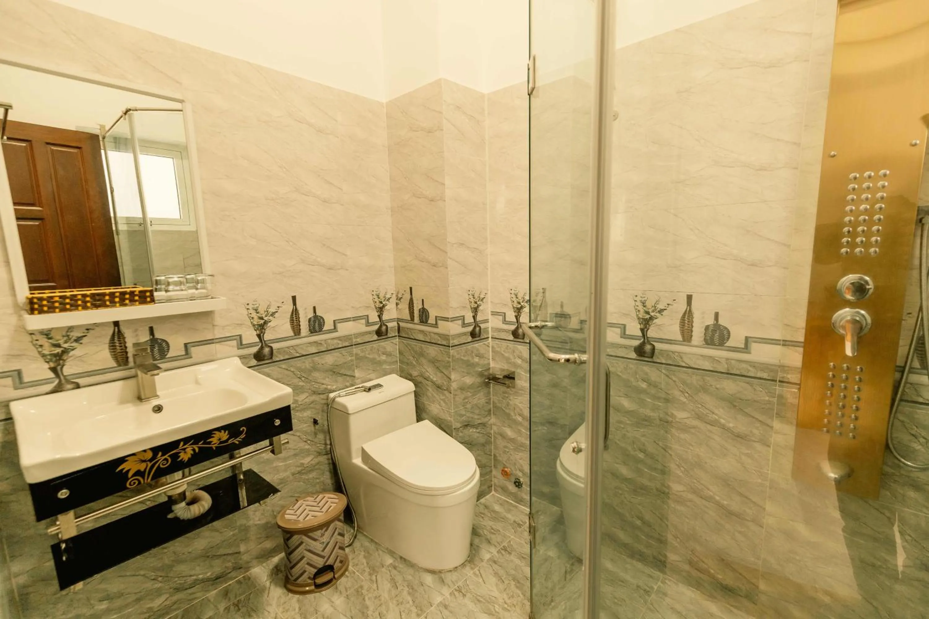 Shower in Lê Mùi Hotel - Apartment