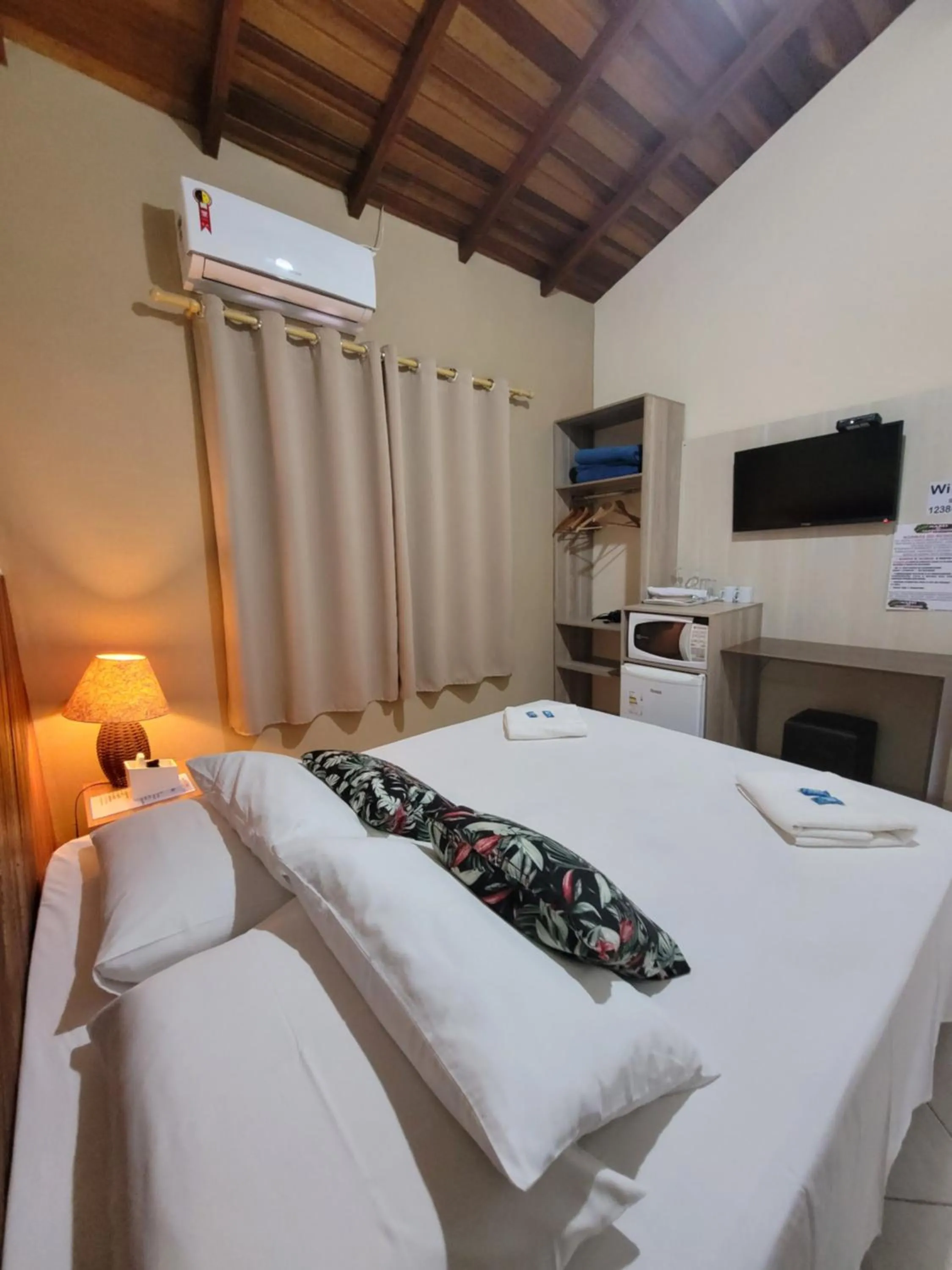 Bed in Mares de Camburizinho