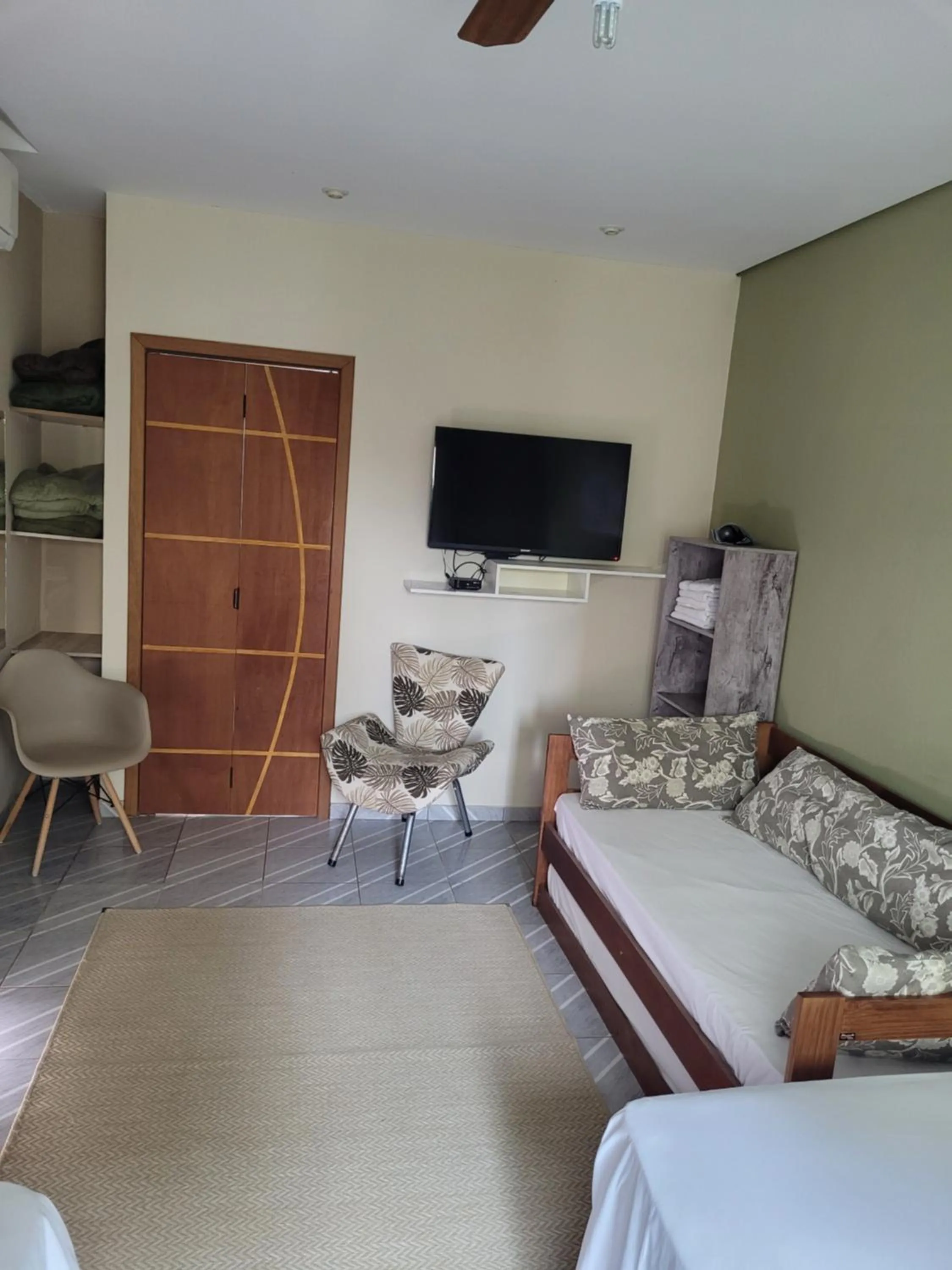 Bed in Mares de Camburizinho