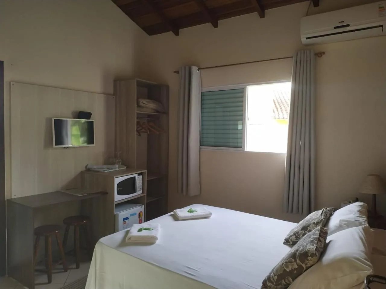 Bed in Mares de Camburizinho