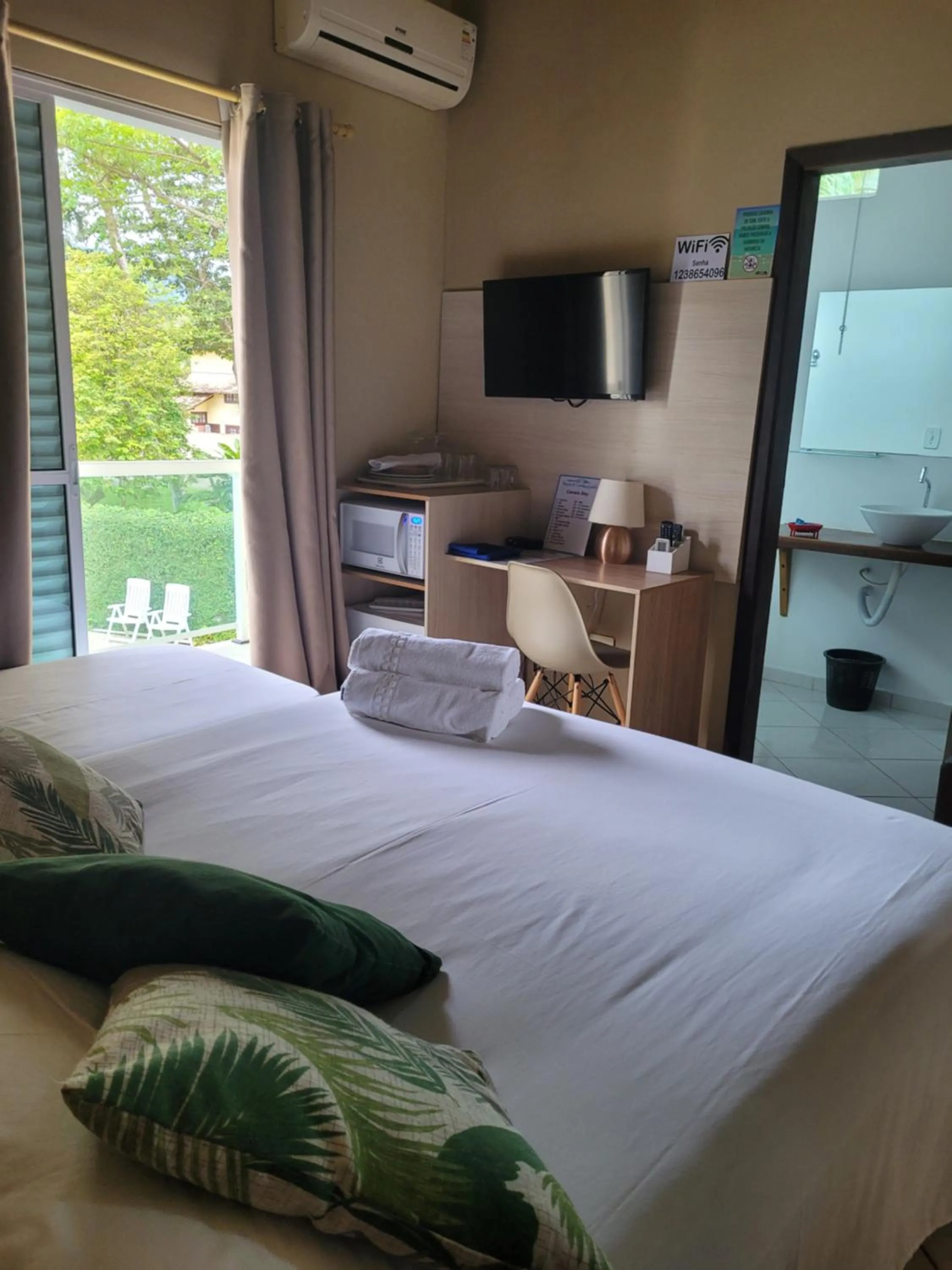 Bed in Mares de Camburizinho