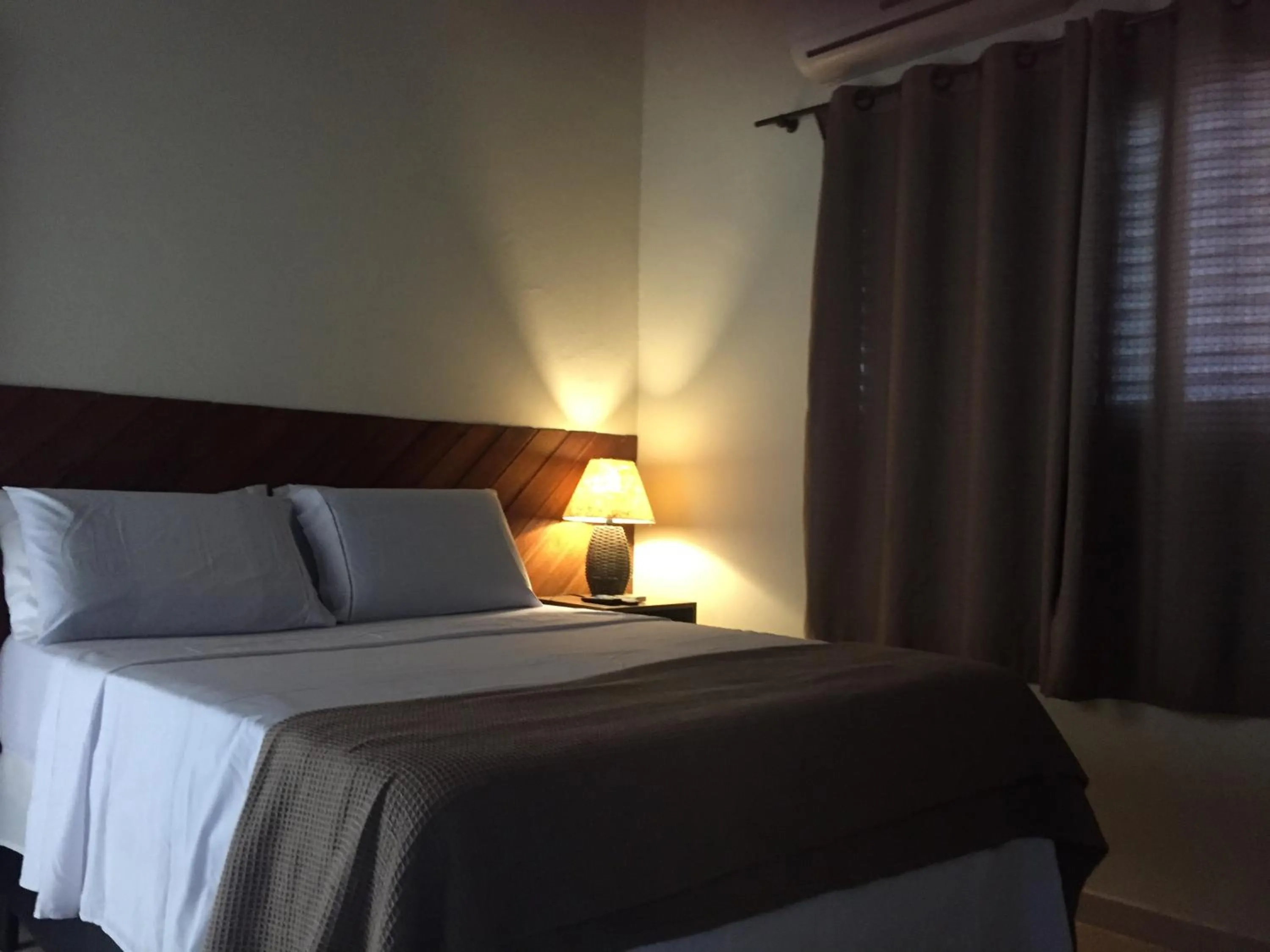 Bedroom, Bed in Mares de Camburizinho