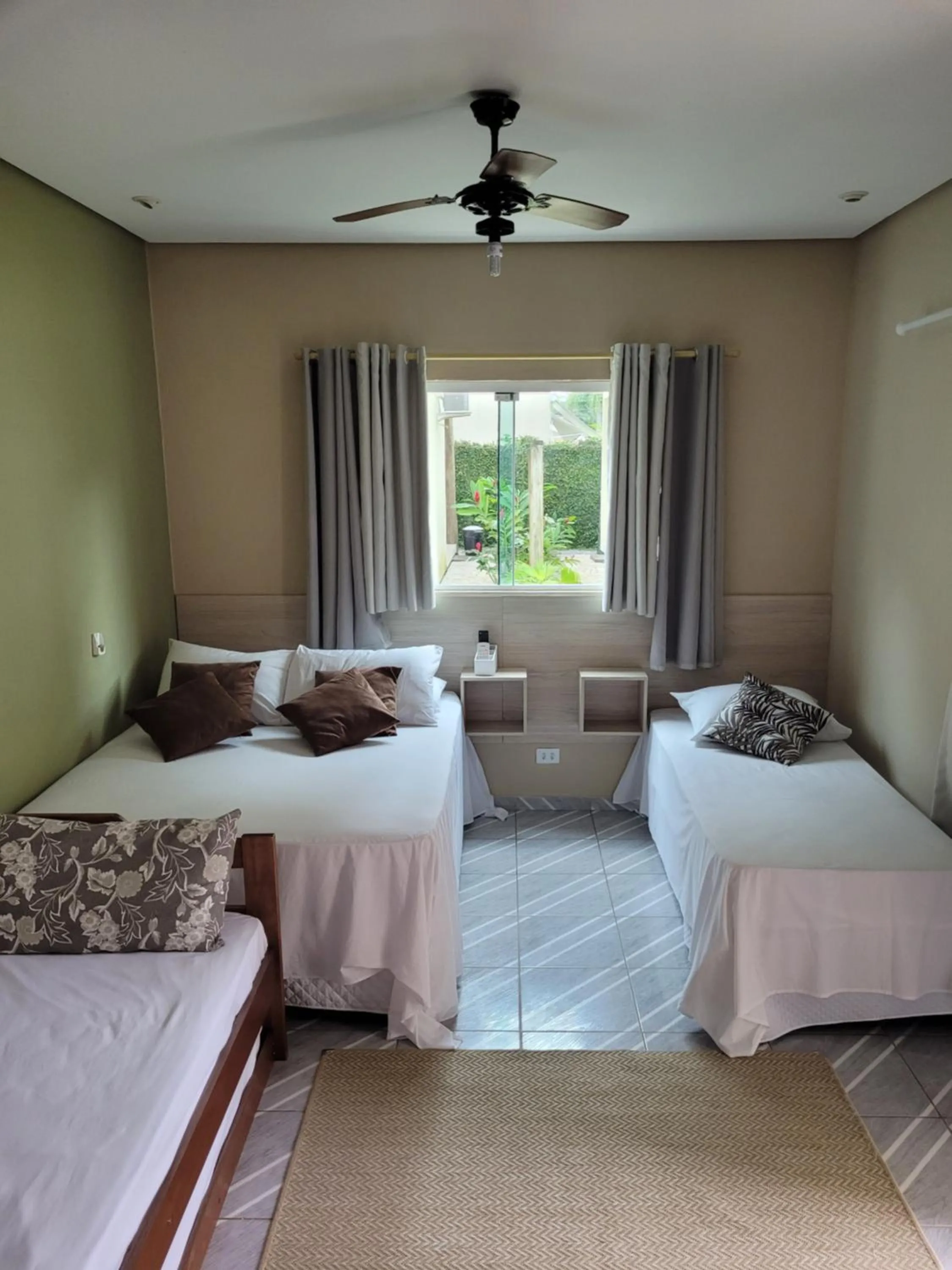 Bed in Mares de Camburizinho