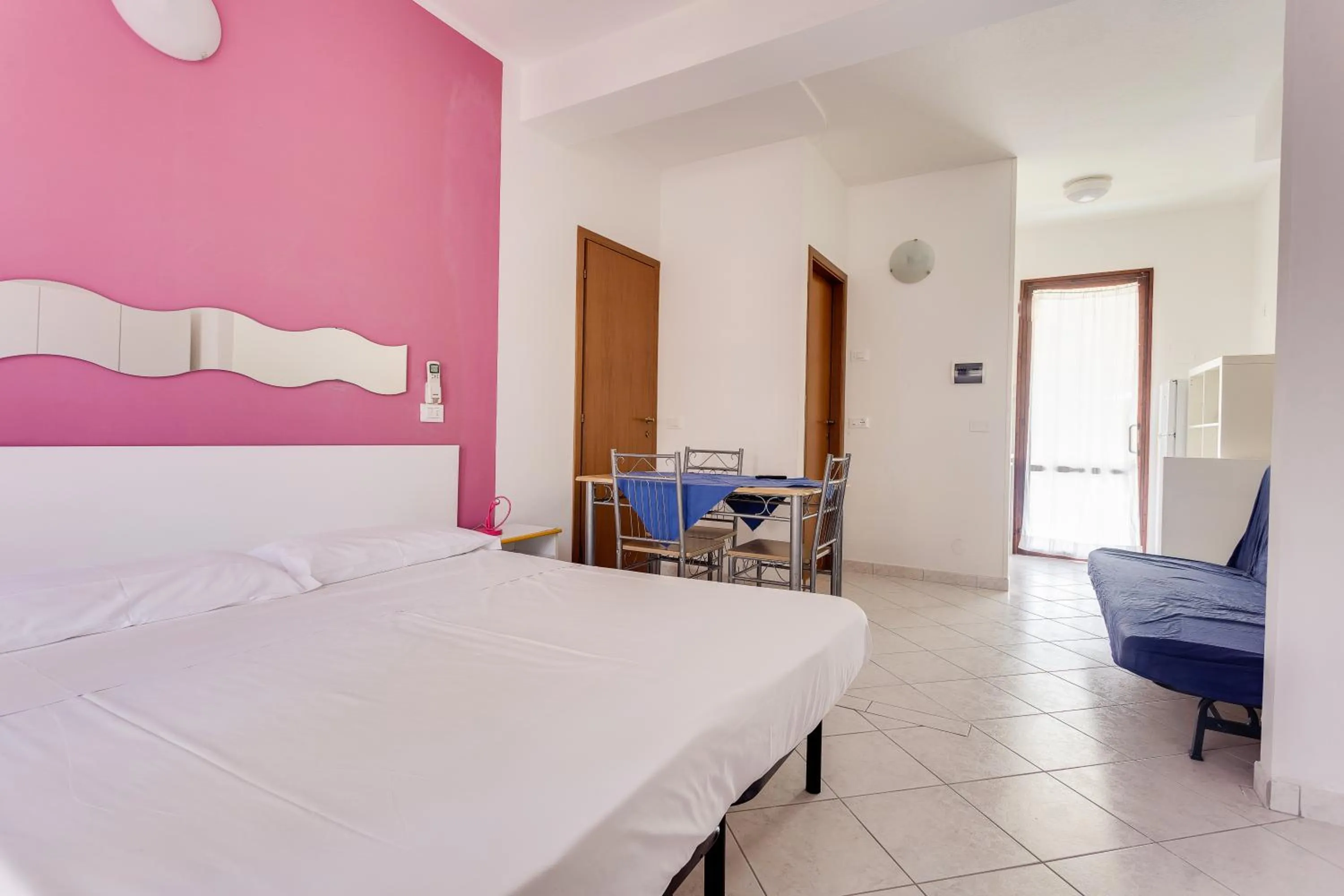 Living room, Bed in Residence Blu Marlin Natural free beach
