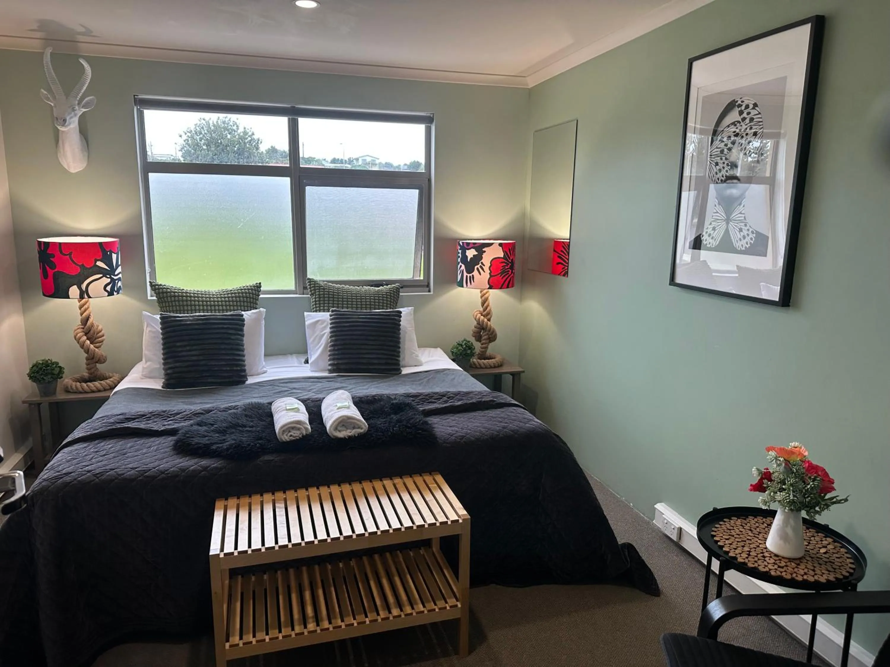 Photo of the whole room, Bed in Sow and Piglets Guesthouse