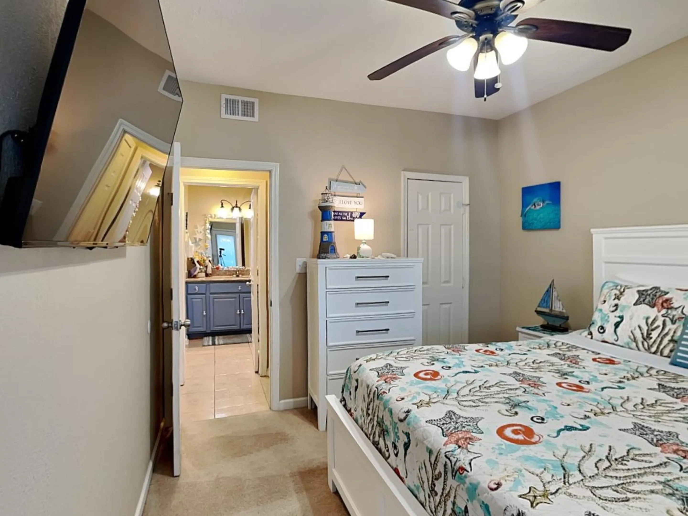 Bed in Harbor East Condominiums 414D
