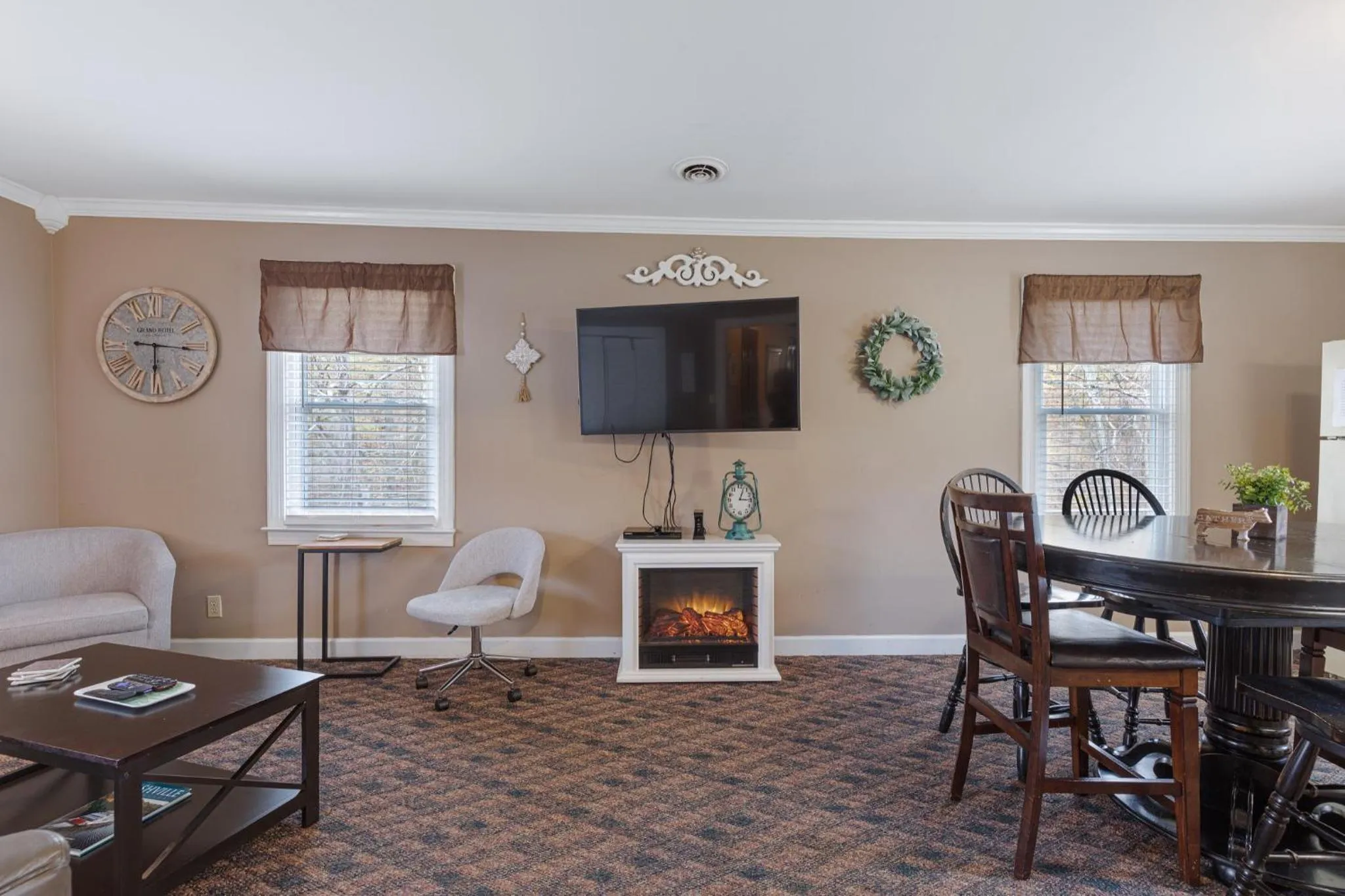 TV and multimedia in Brenda Lee History 2BR Villa Pool Hot Tub