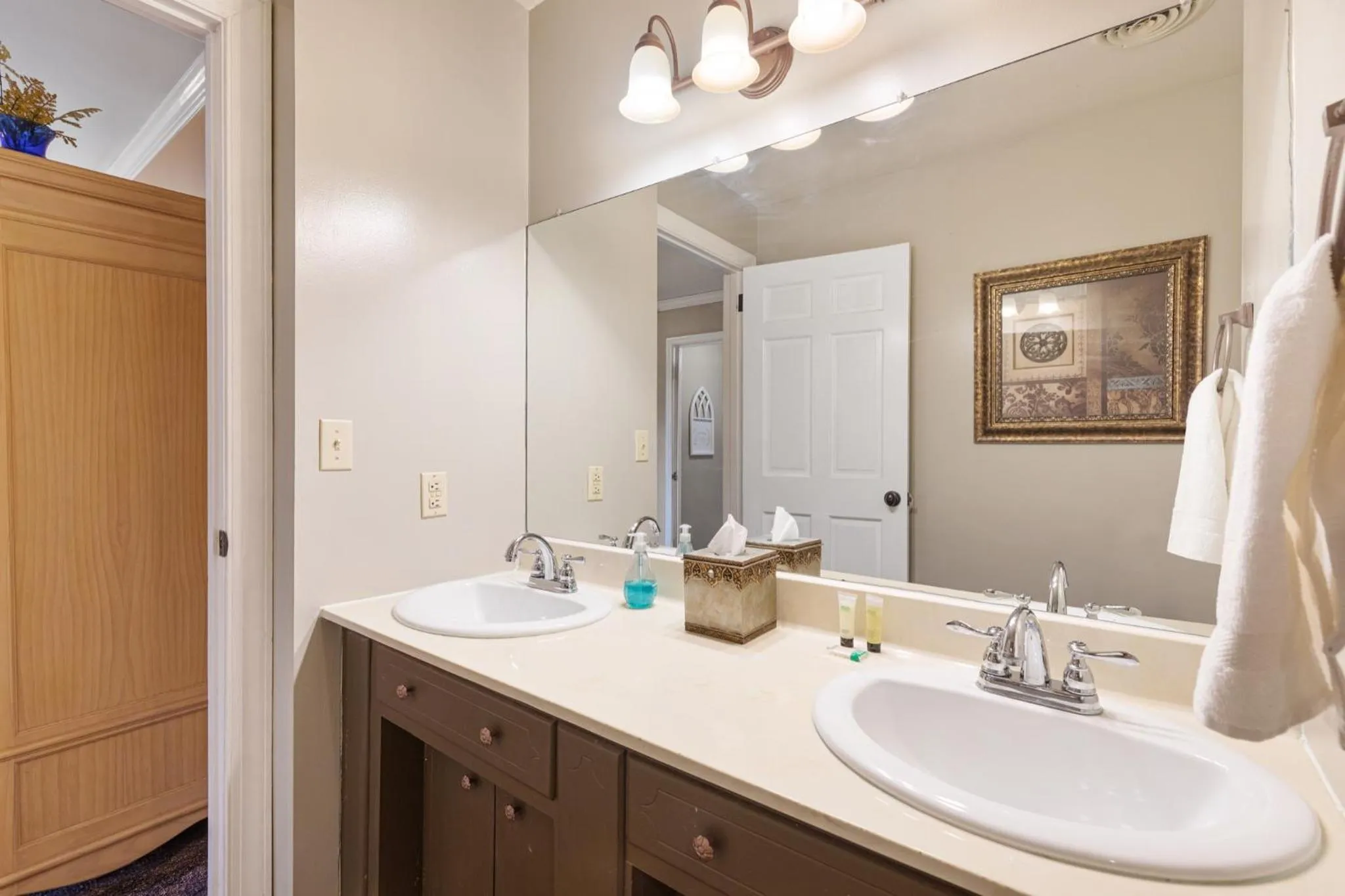 Bathroom in Brenda Lee History 2BR Villa Pool Hot Tub