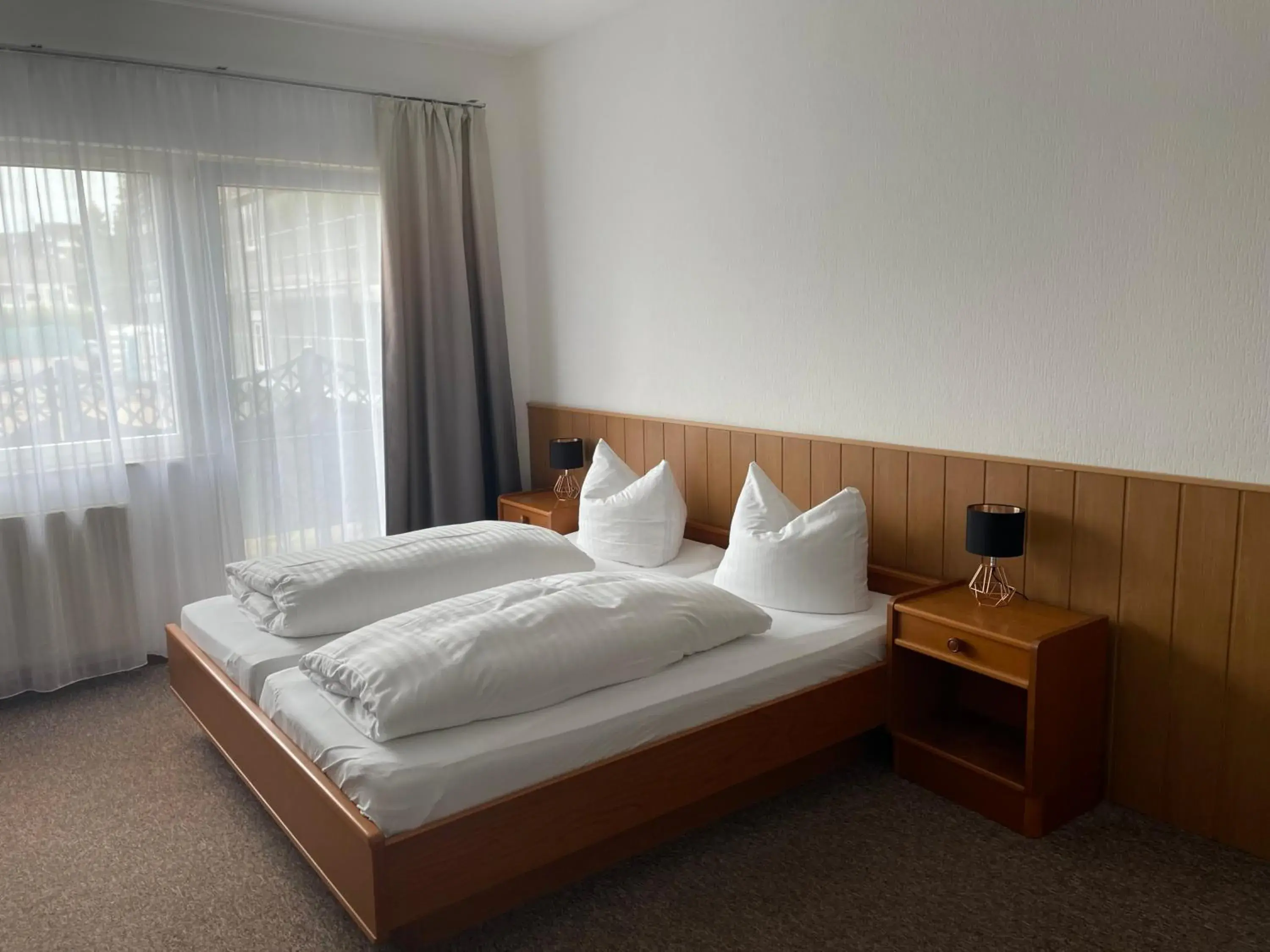 Double Room with Extra Bed - single occupancy in Hotel Restaurant Mirena Double Room with Extra Bed - single occupancy in Hotel Restaurant Mirena