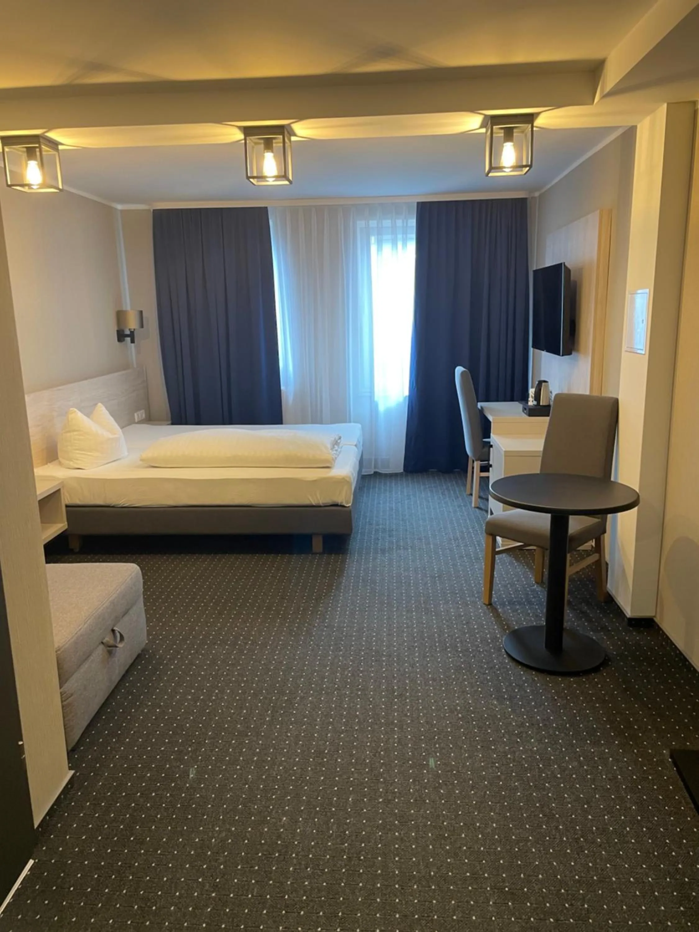 Bed in Hotel Restaurant Mirena