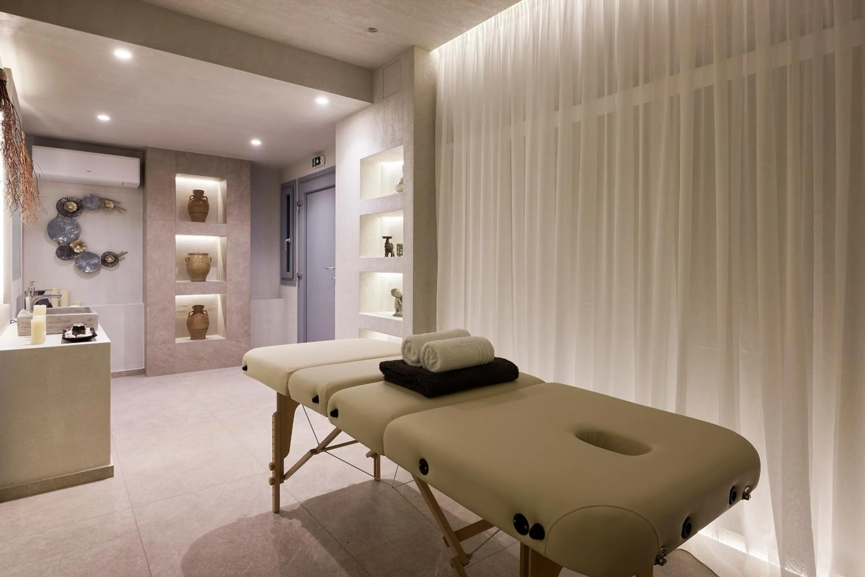 Massage in Garifalakis Comfort Rooms