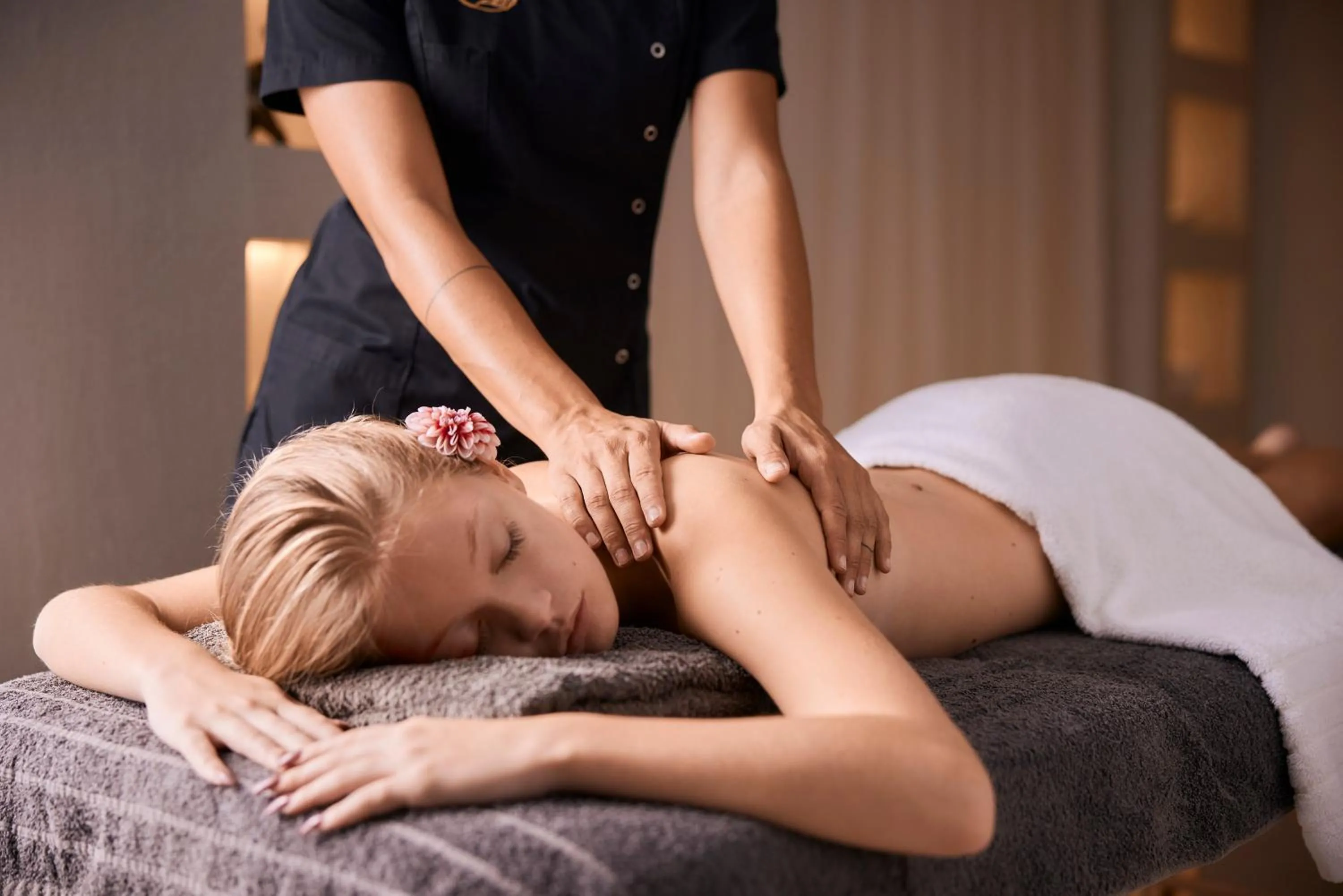 Massage in Garifalakis Comfort Rooms