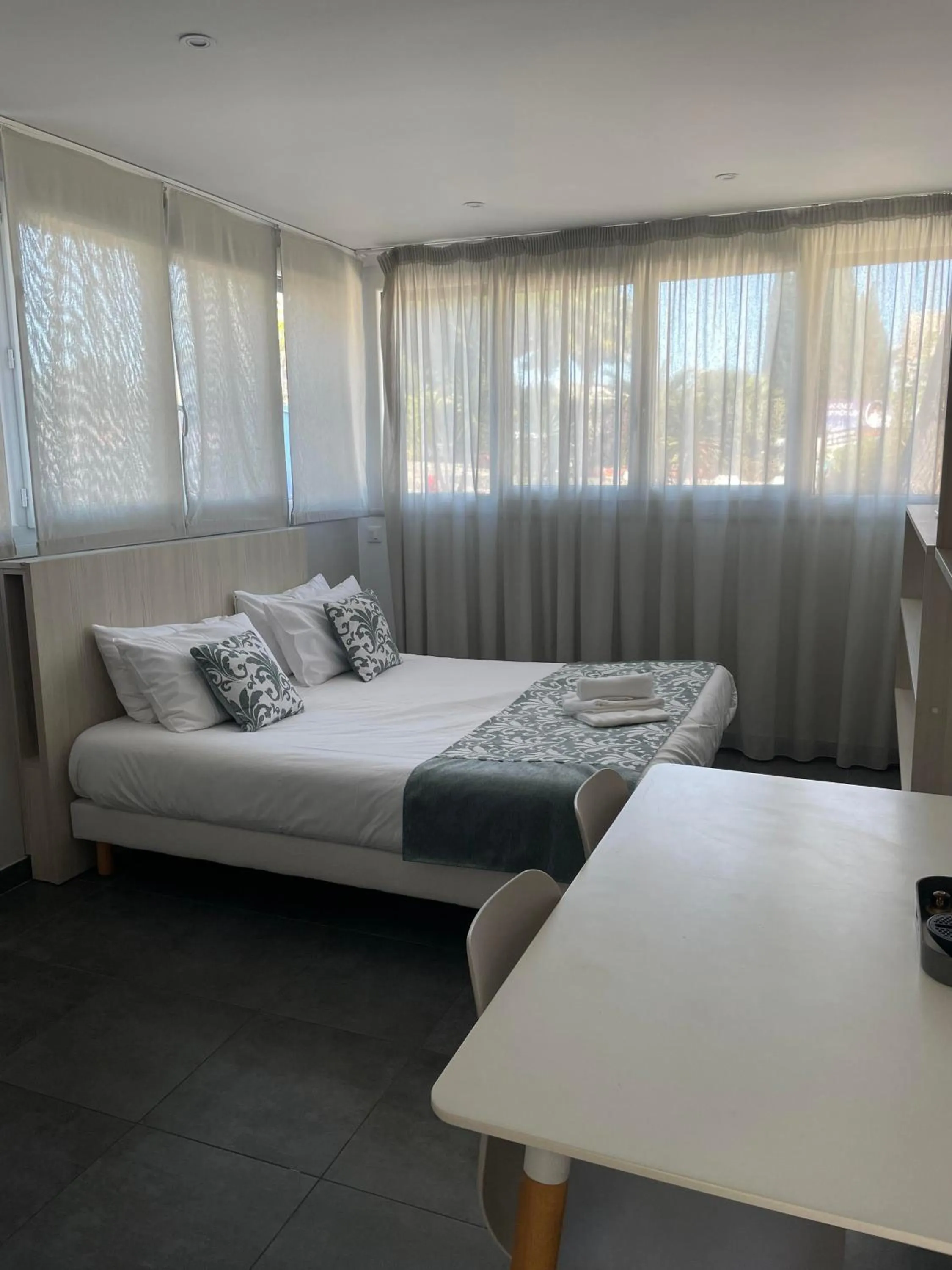 Bedroom, Bed in Malibu Village