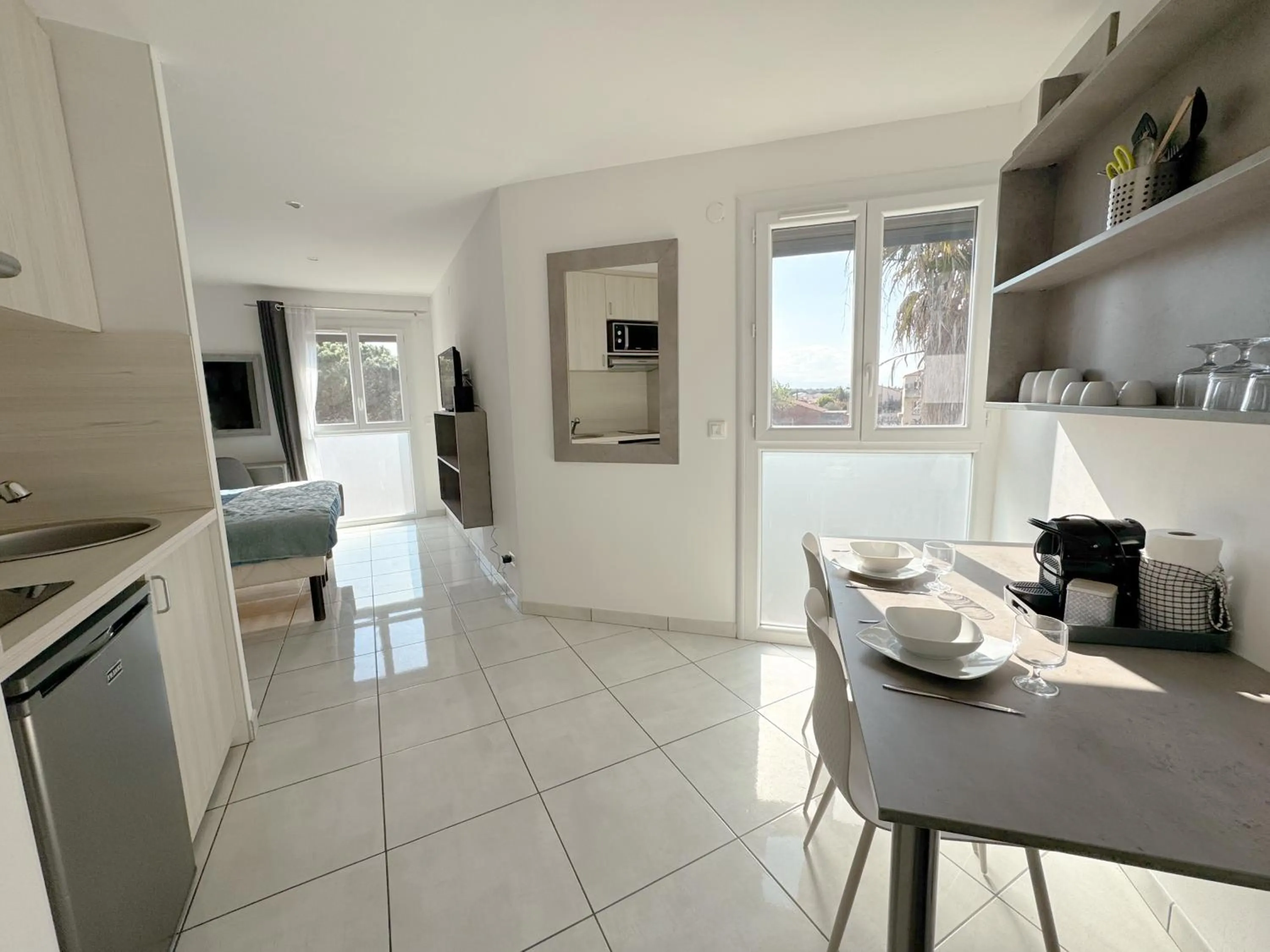 Kitchen or kitchenette in Malibu Village