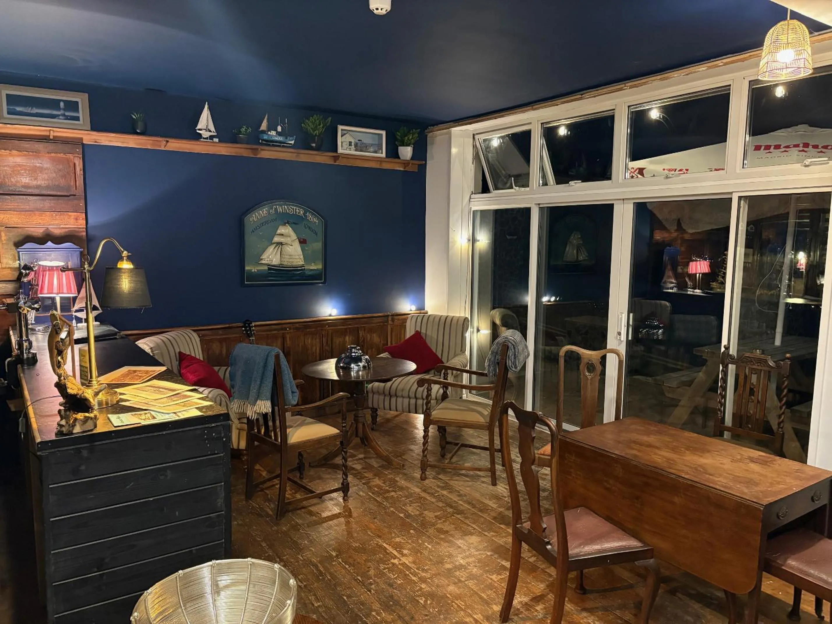Lounge or bar in The Marine Hotel