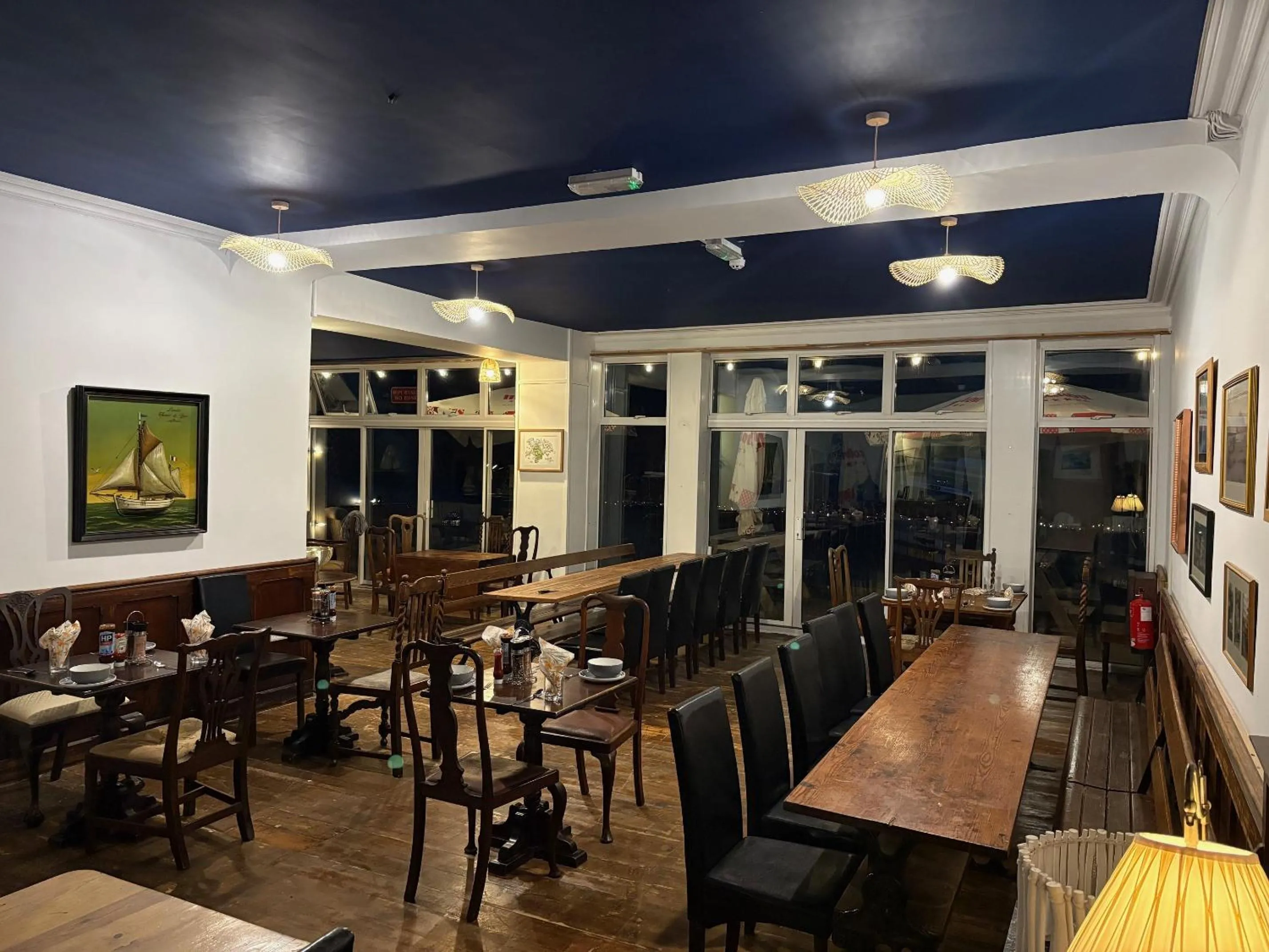 Restaurant/places to eat in The Marine Hotel
