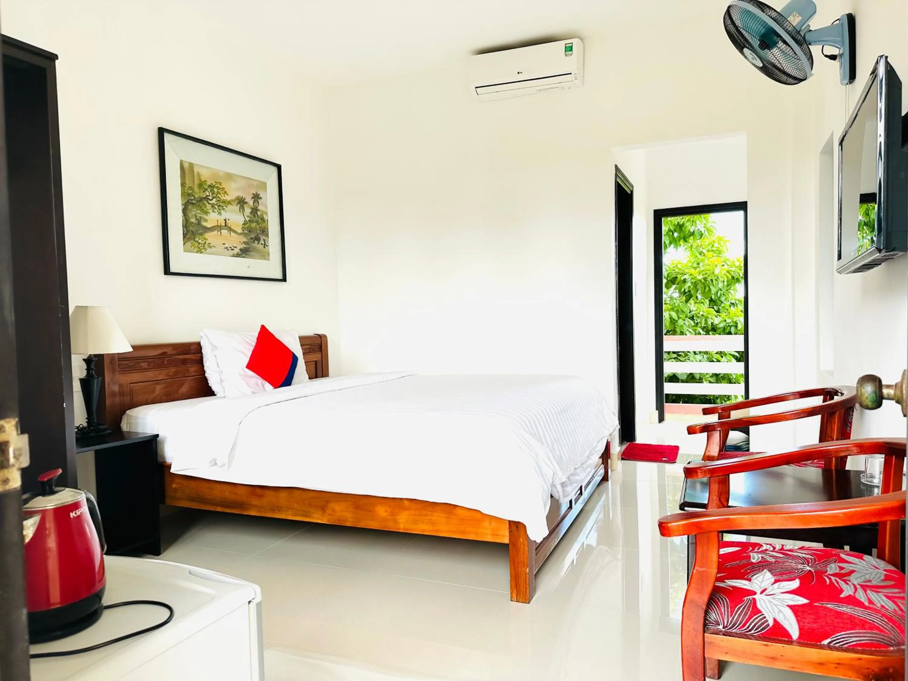 Photo of the whole room, Bed in Do River Homestay