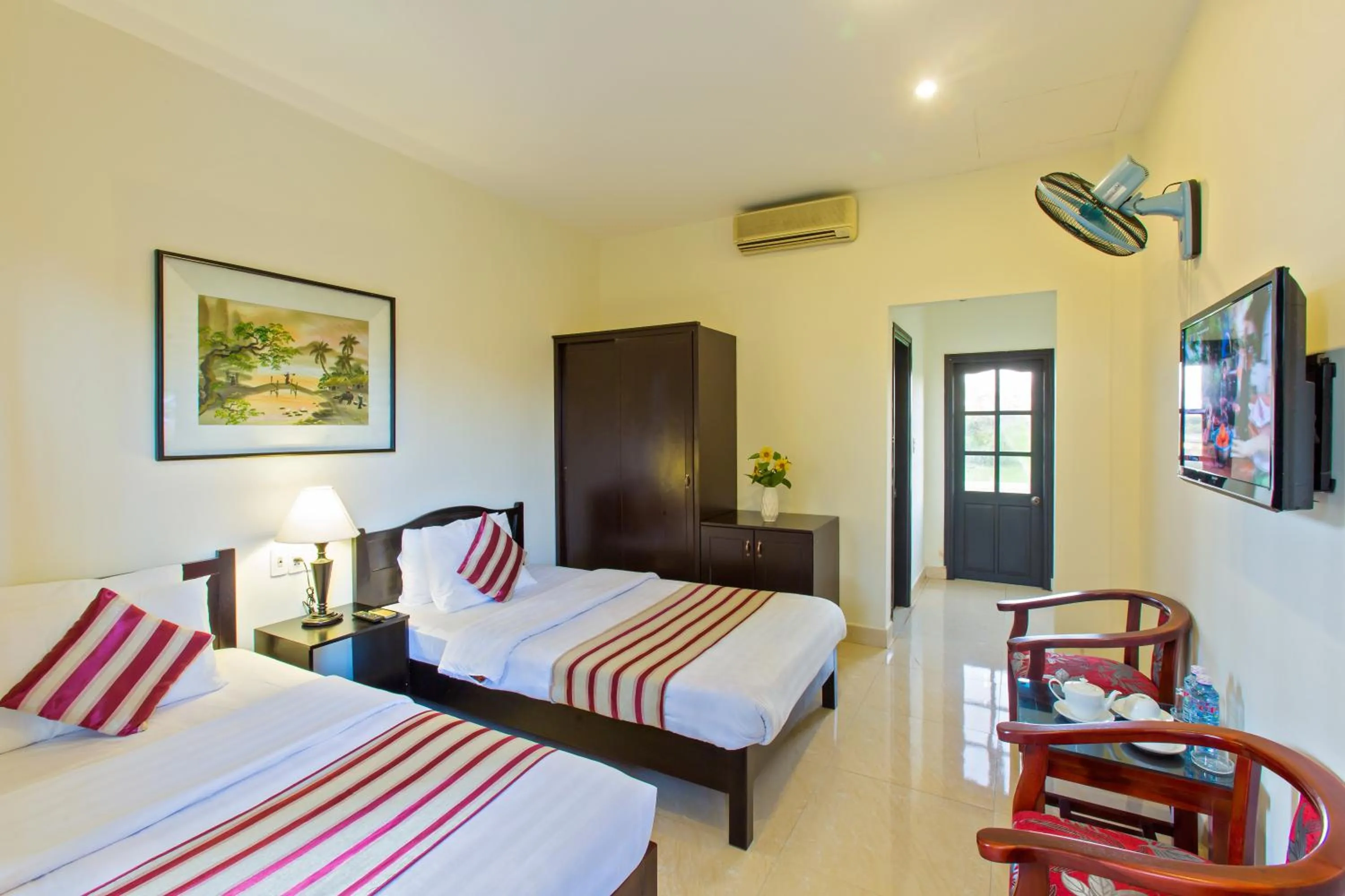 Photo of the whole room, Bed in Do River Homestay