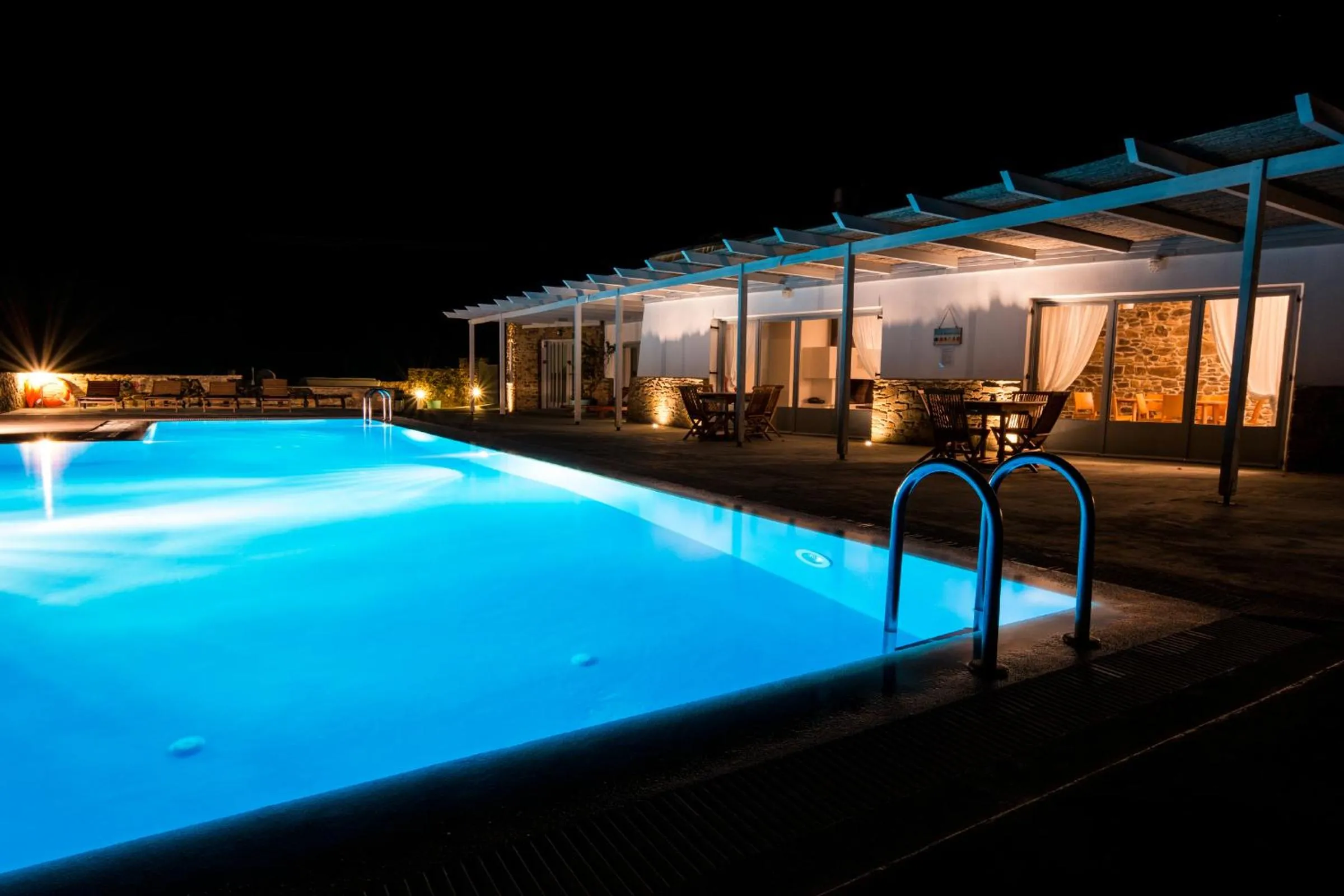 Swimming pool in Celini Suites Hotel