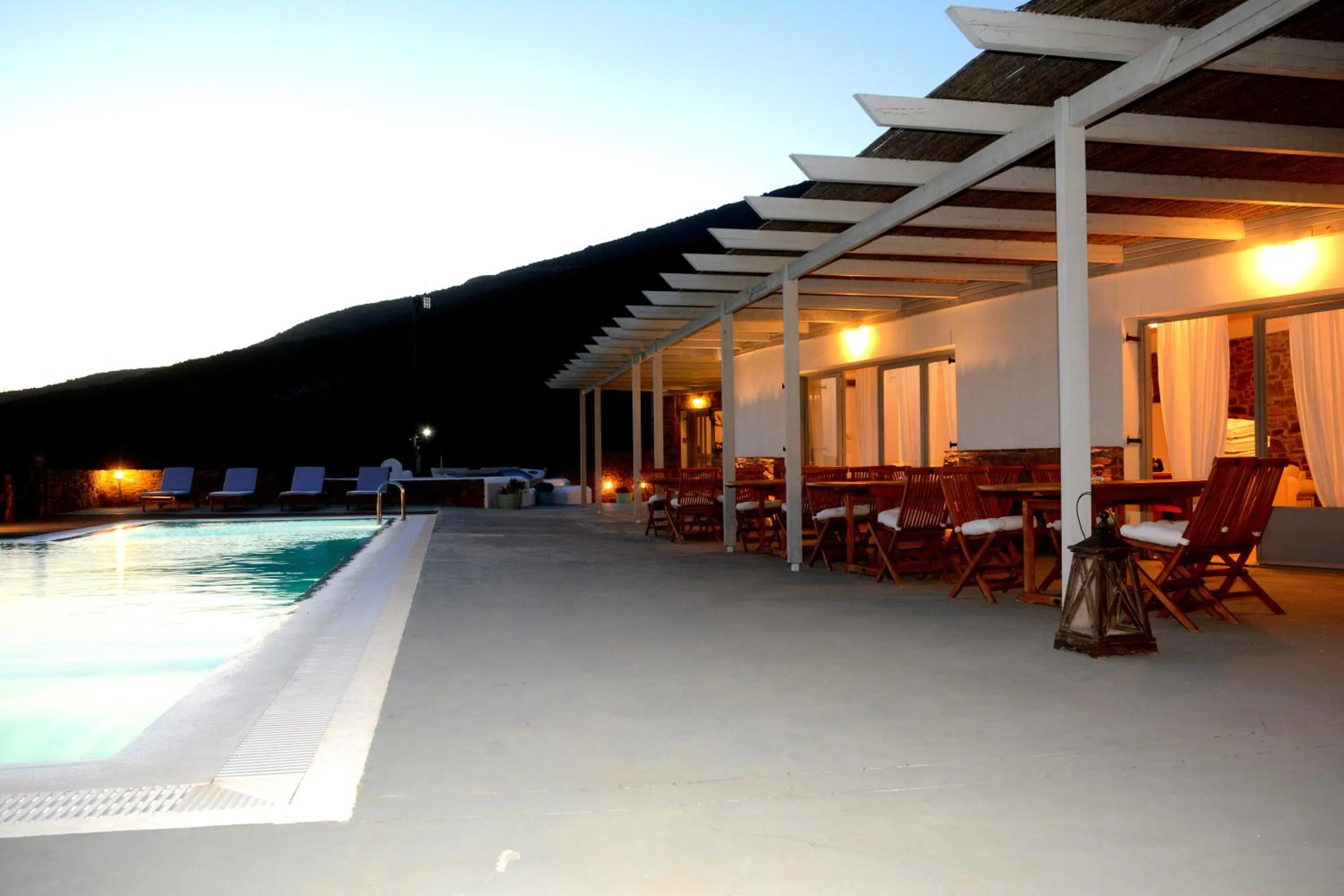 Swimming pool in Celini Suites Hotel