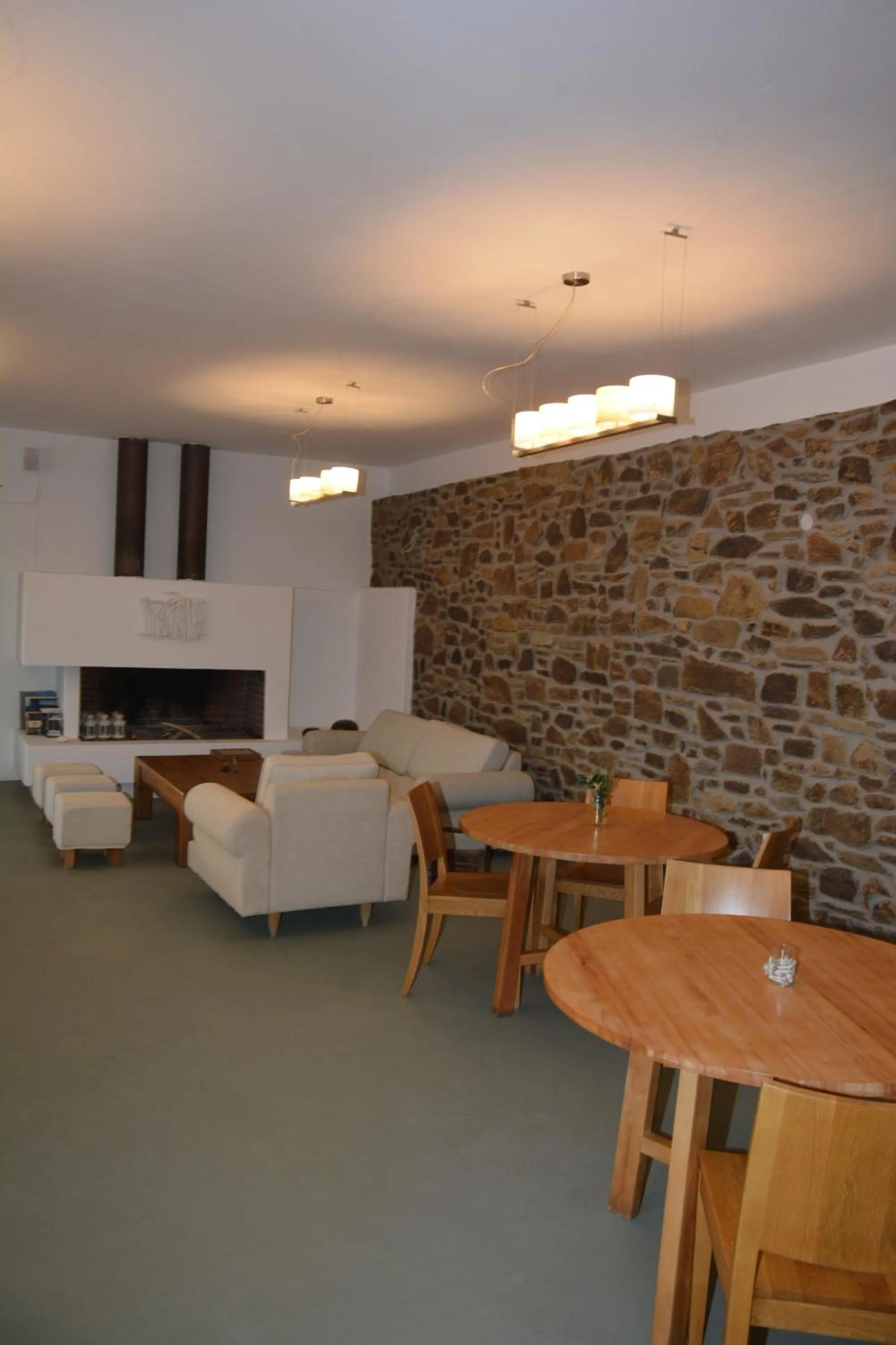 Communal lounge/ TV room in Celini Suites Hotel