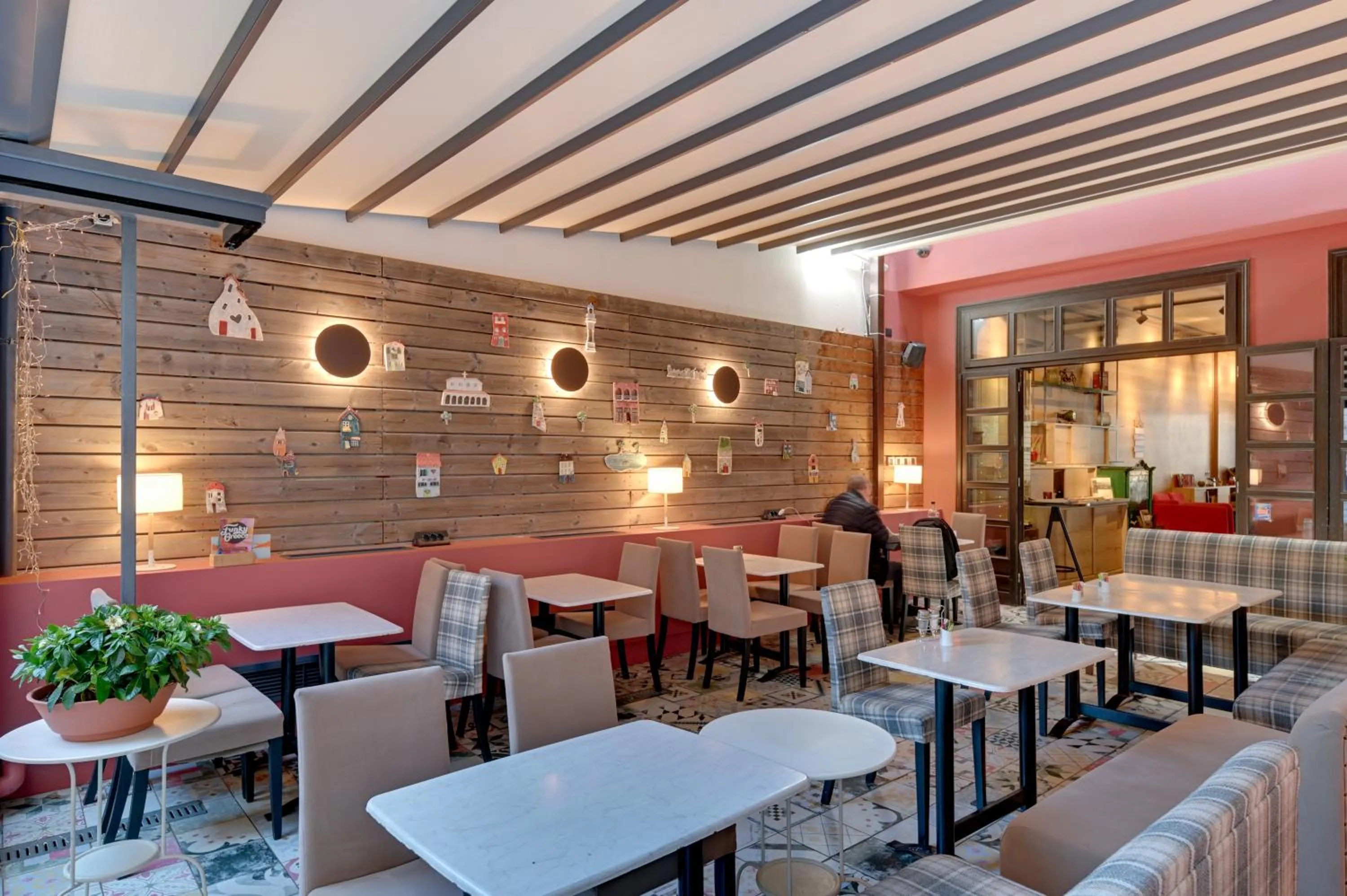 Restaurant/places to eat in Z Inn Ioannina