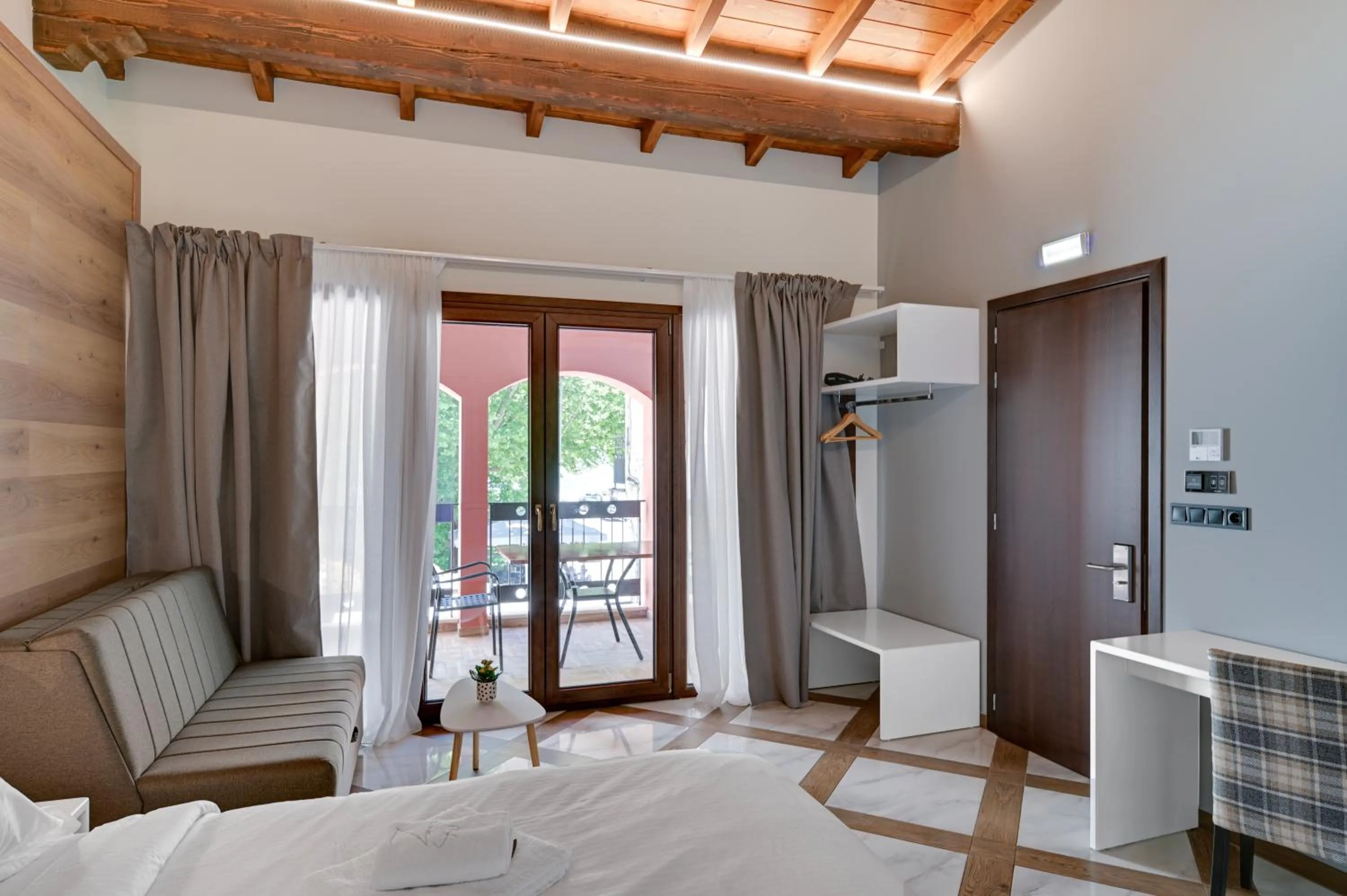 Bed in Z Inn Ioannina