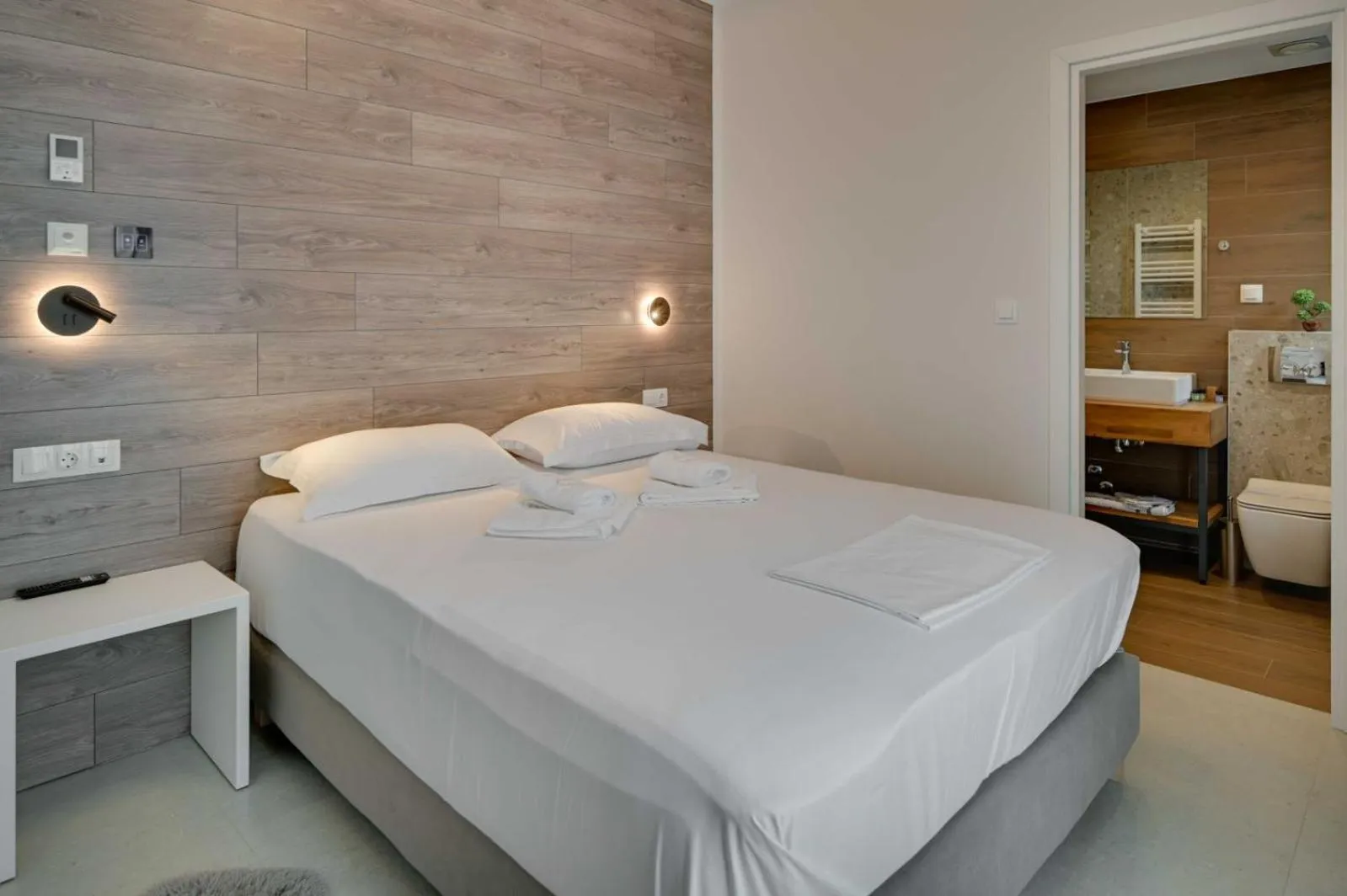 Bed in Z Inn Ioannina