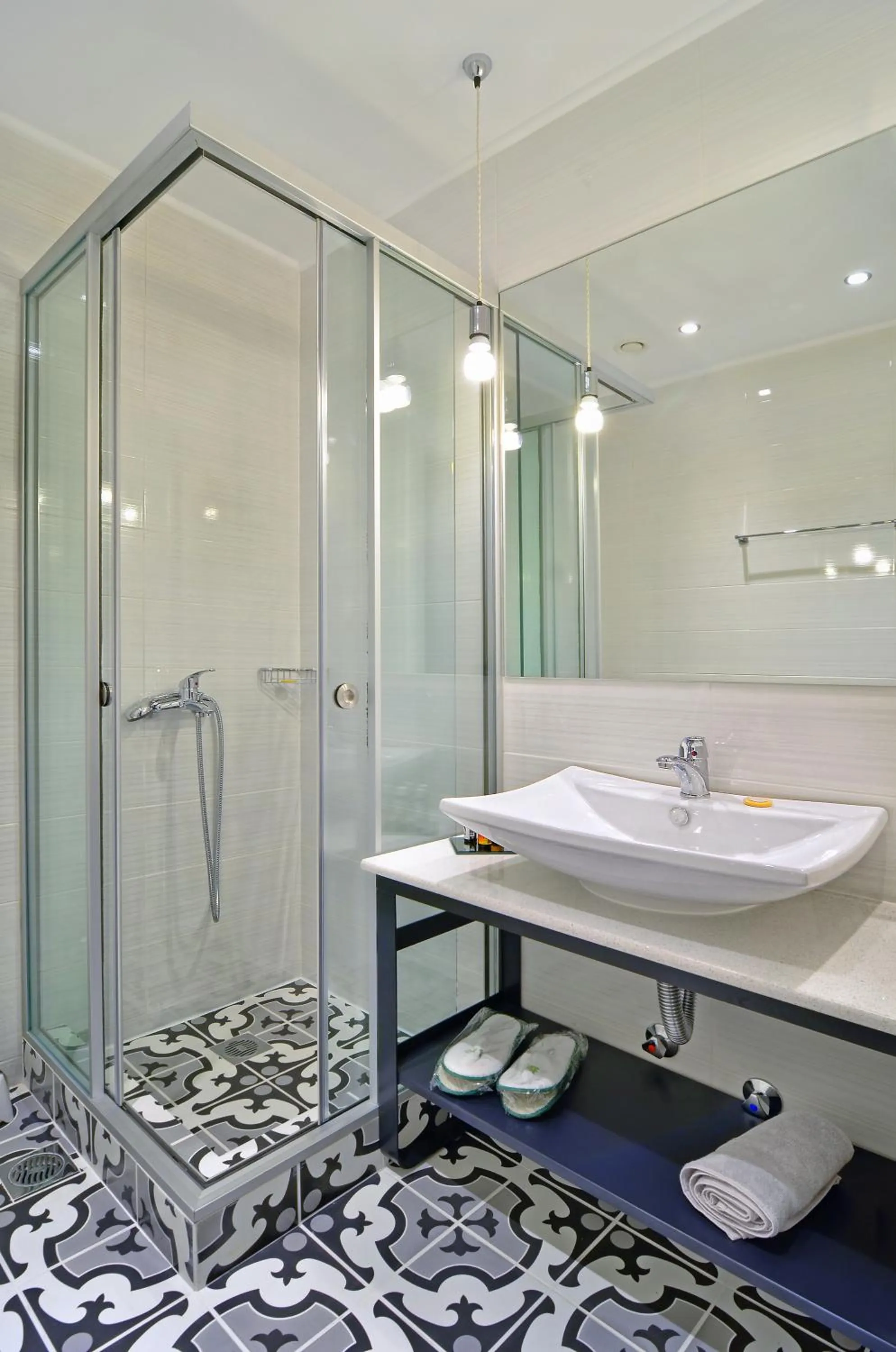 Shower in Z Inn Ioannina