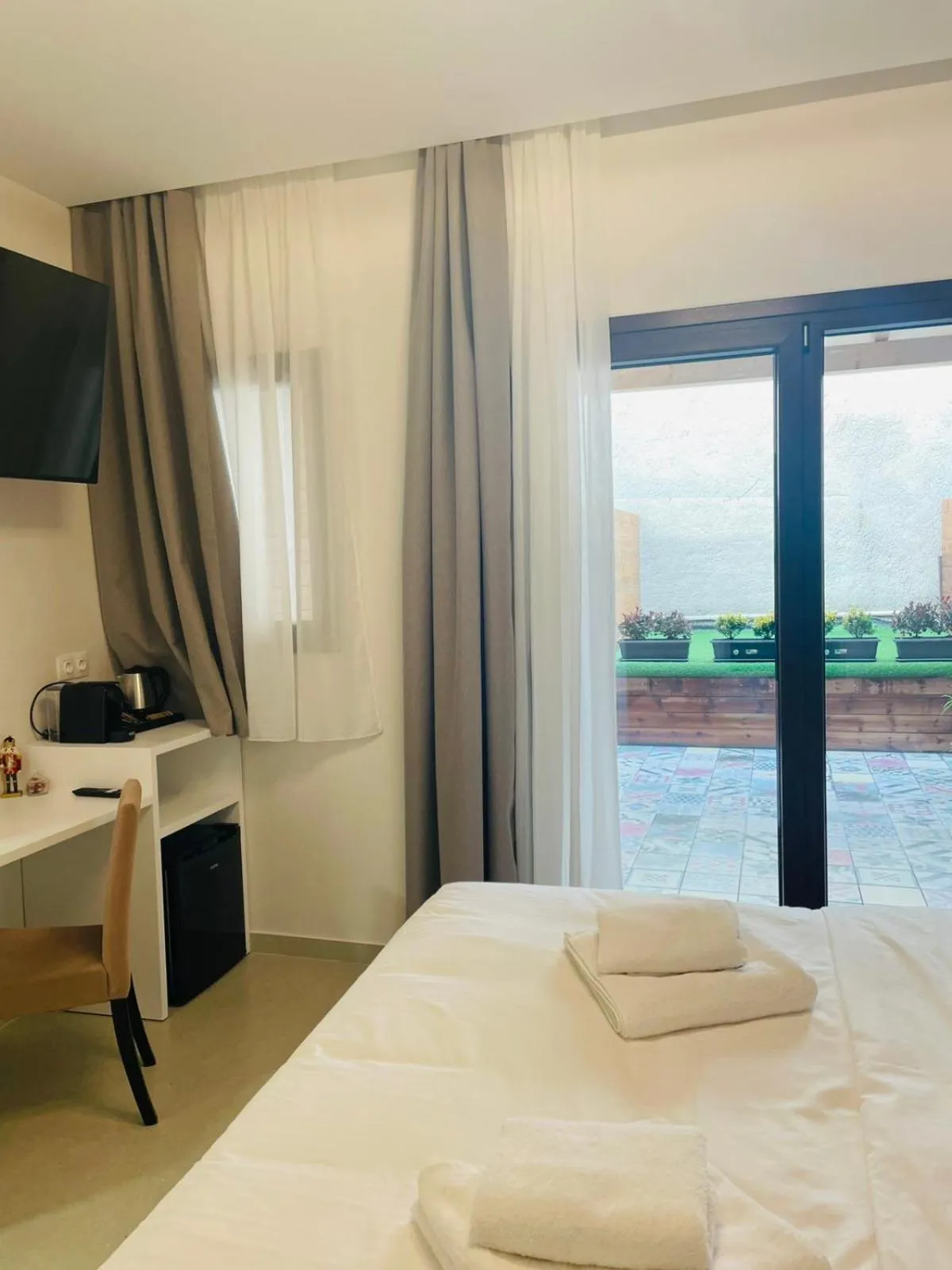 Bed in Z Inn Ioannina