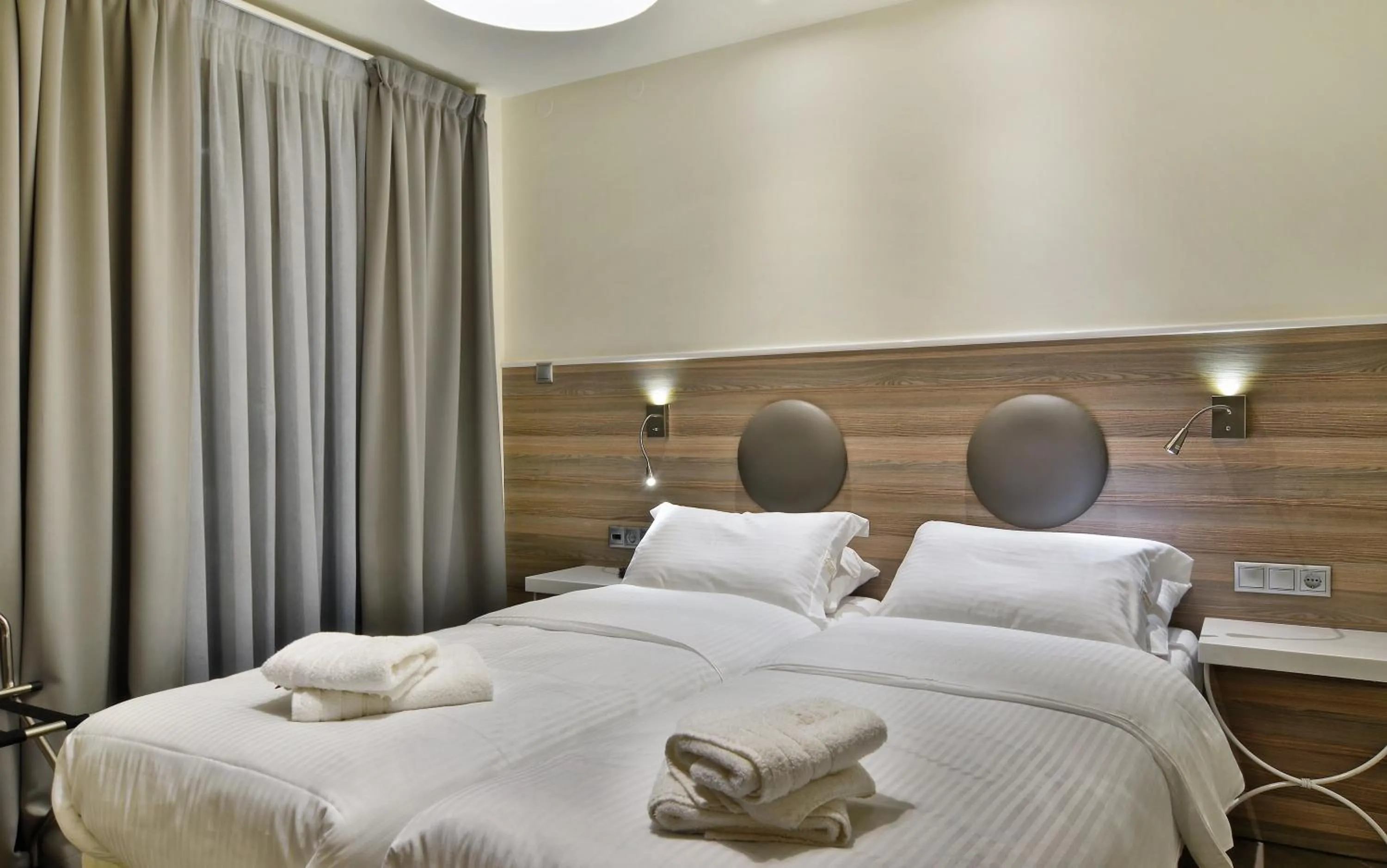 Bed in Z Inn Ioannina