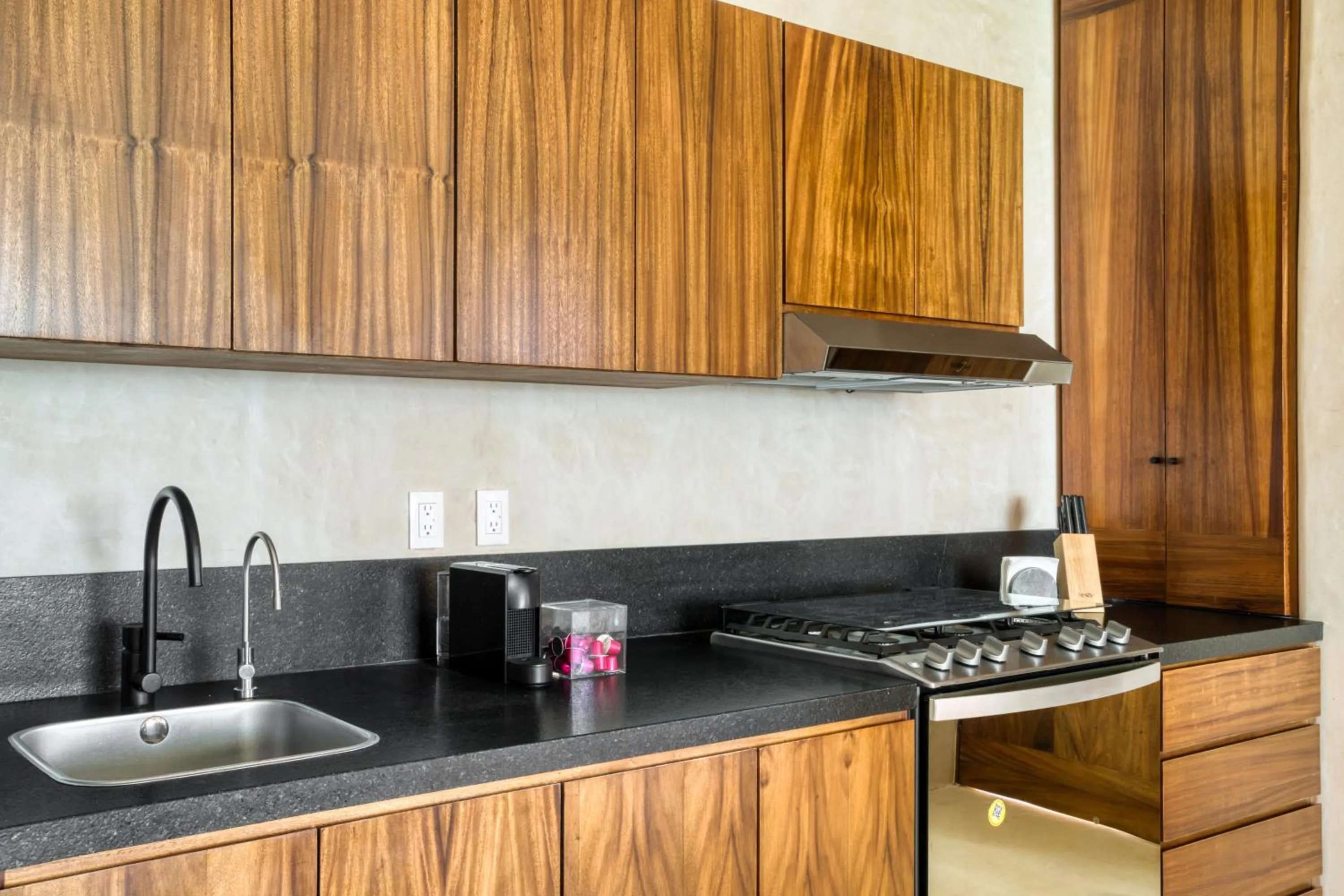 Coffee/tea facilities in Amina Wind Resort by Tasman